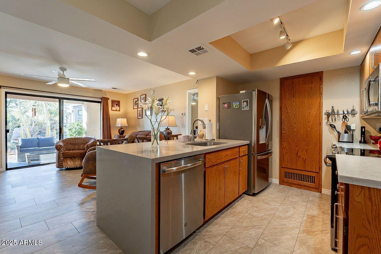 14910 N KINGS Way, 101