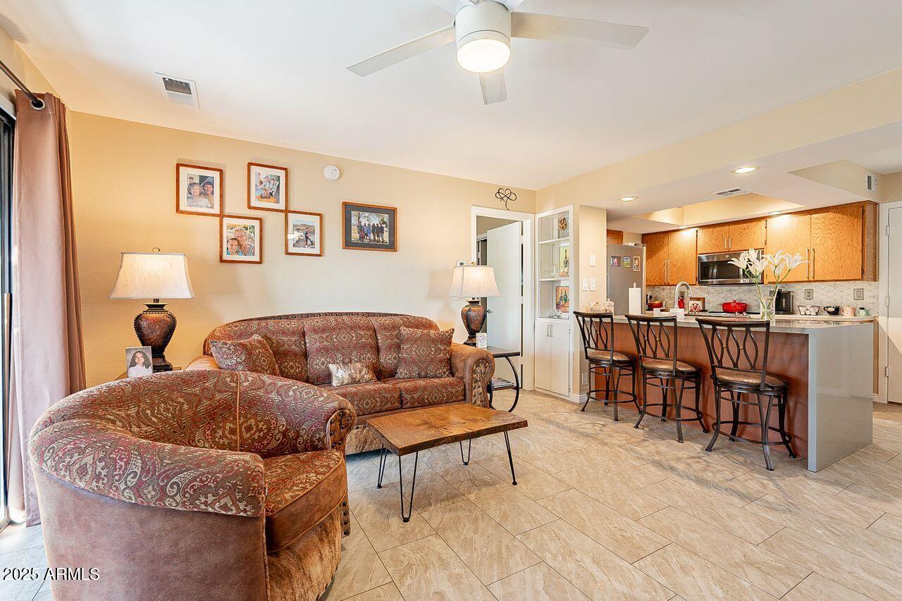 14910 N KINGS Way, 101