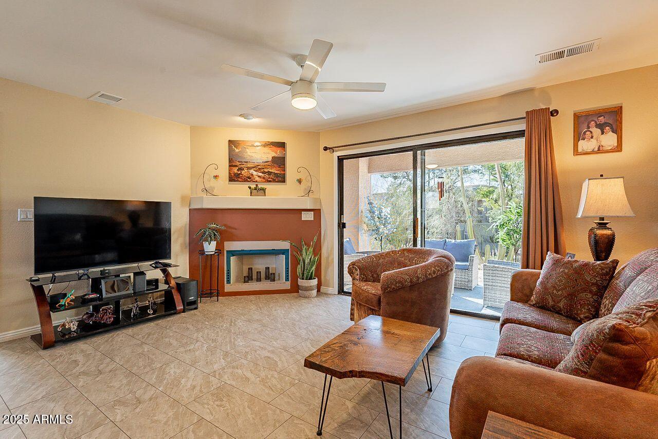 14910 N KINGS Way, 101