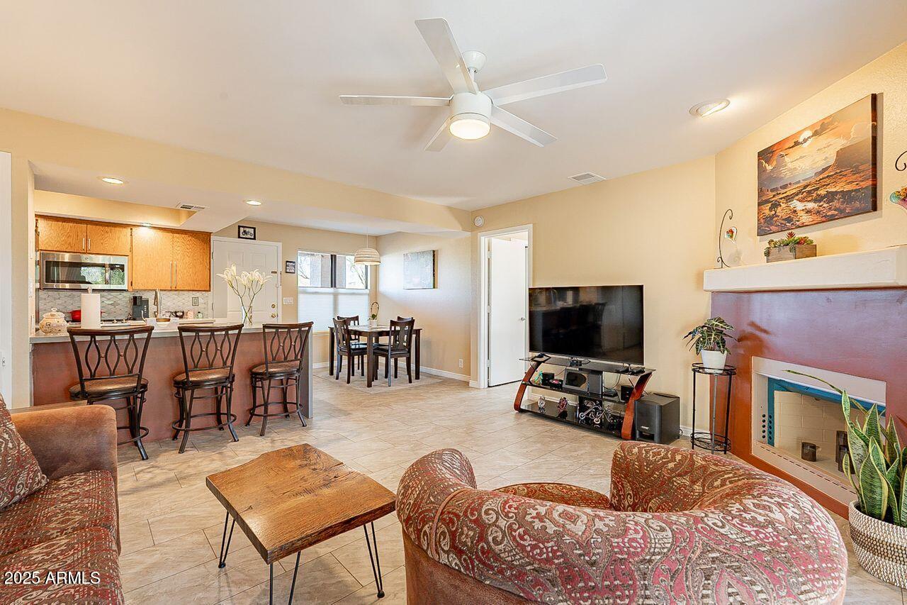 14910 N KINGS Way, 101