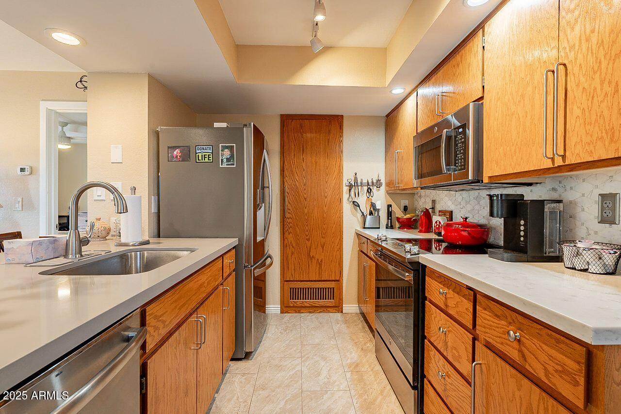 14910 N KINGS Way, 101