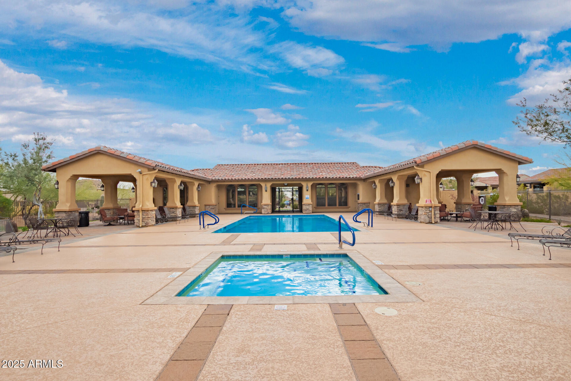 9041 E IVYGLEN Circle