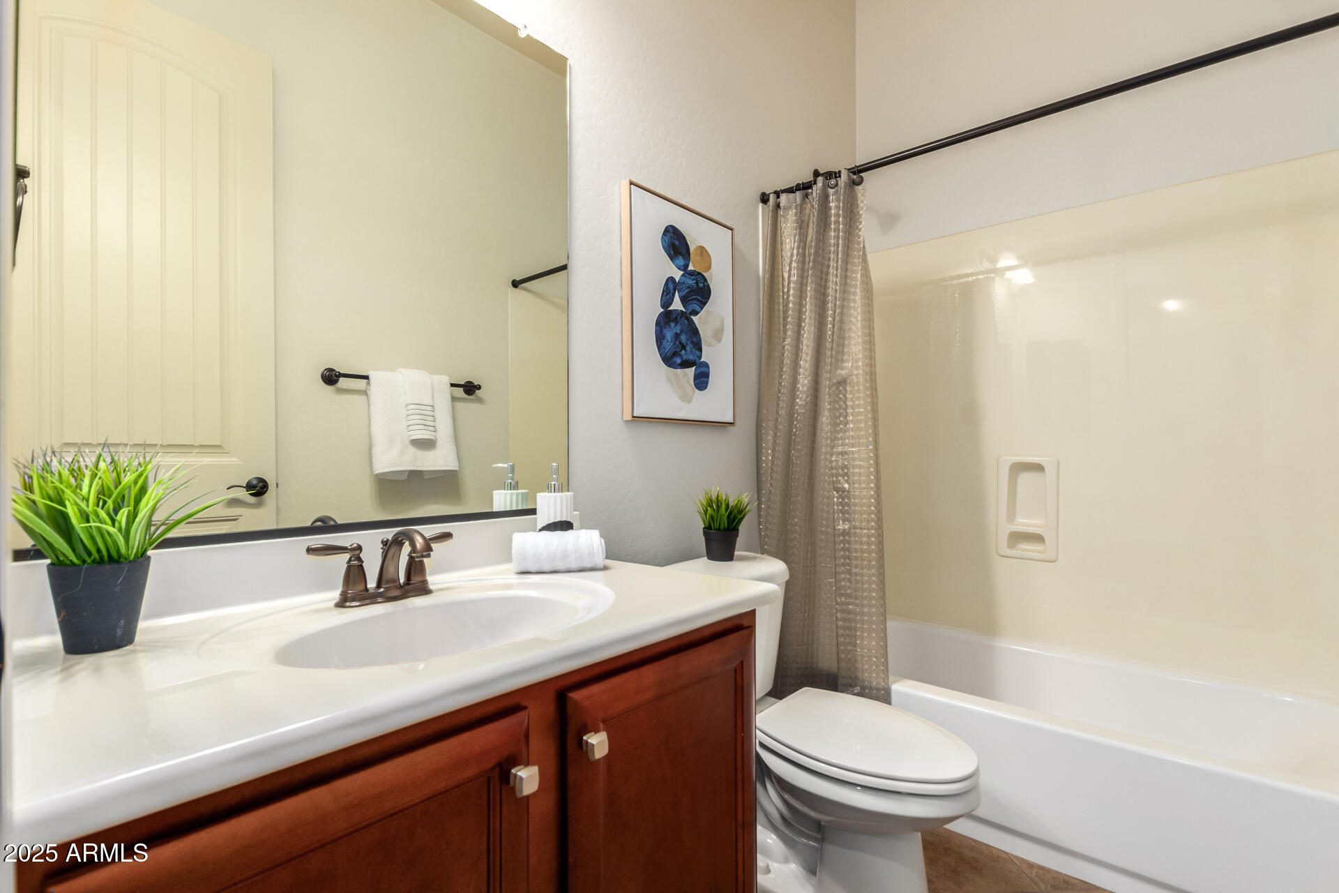 9041 E IVYGLEN Circle