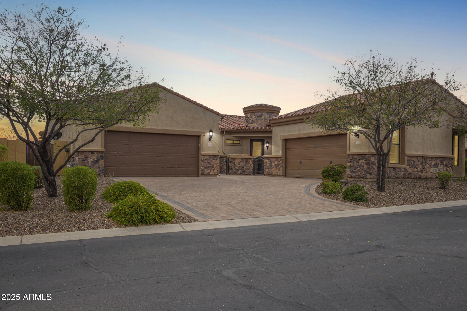 9041 E IVYGLEN Circle