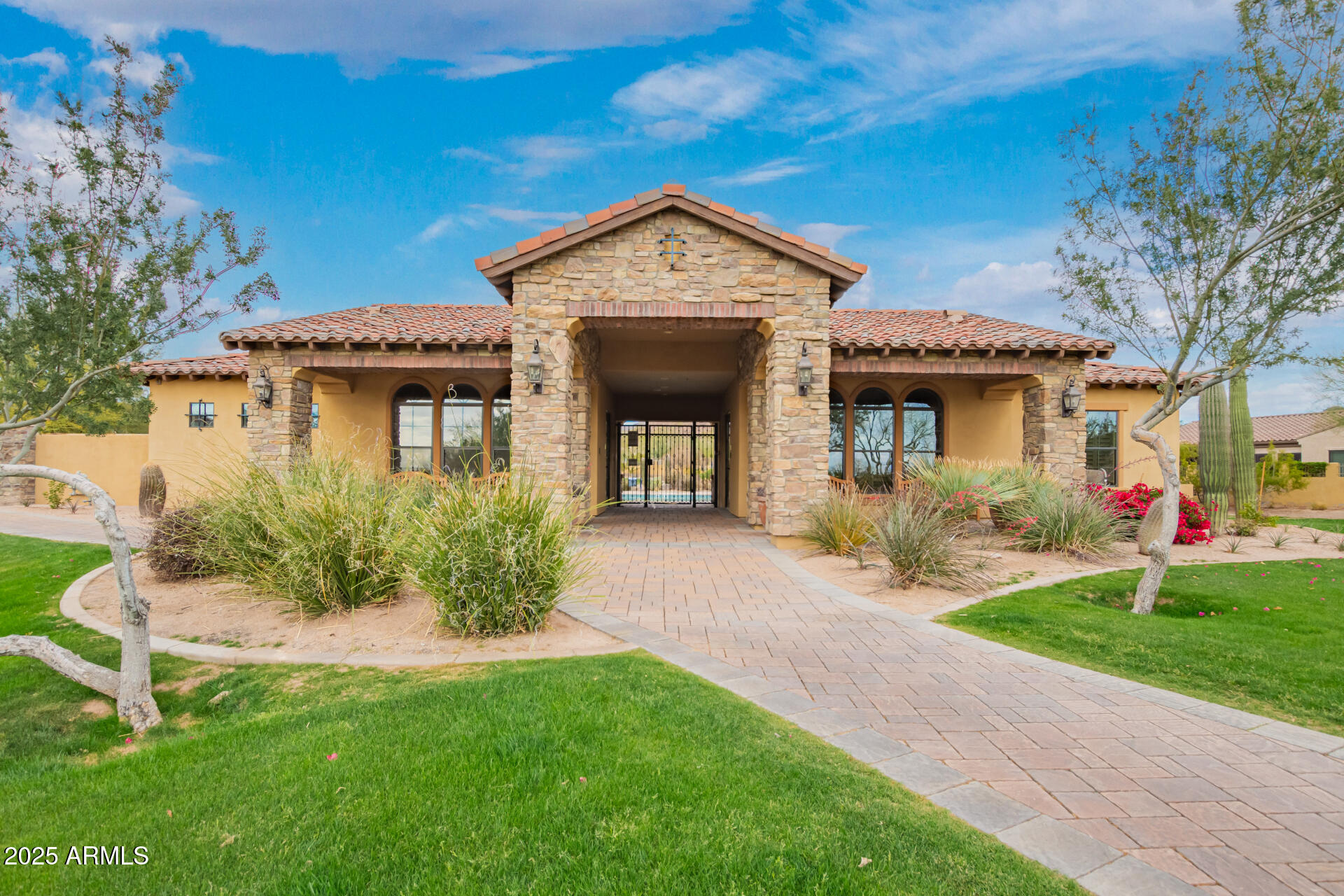 9041 E IVYGLEN Circle