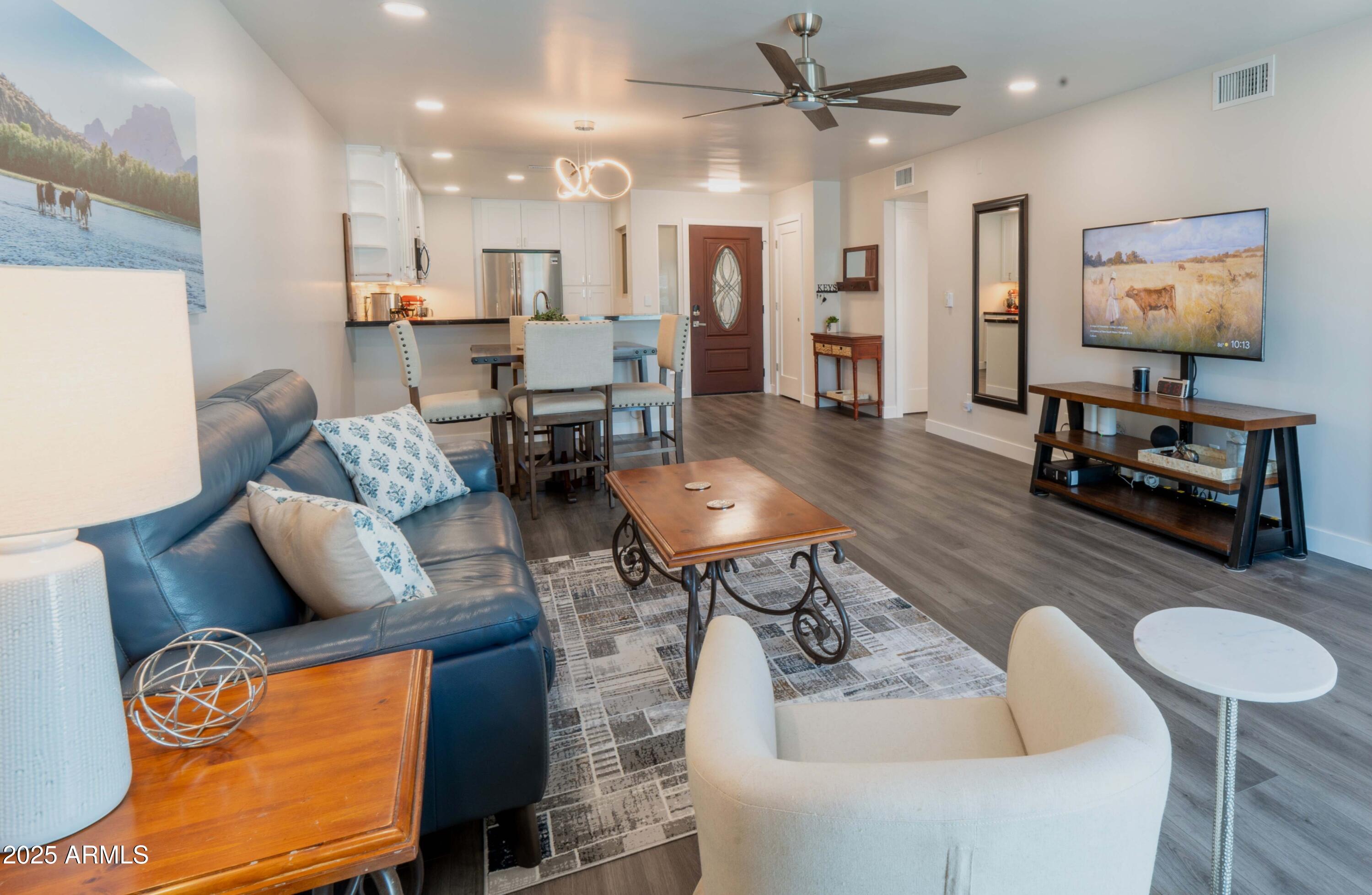 1320 E SUSAN Lane