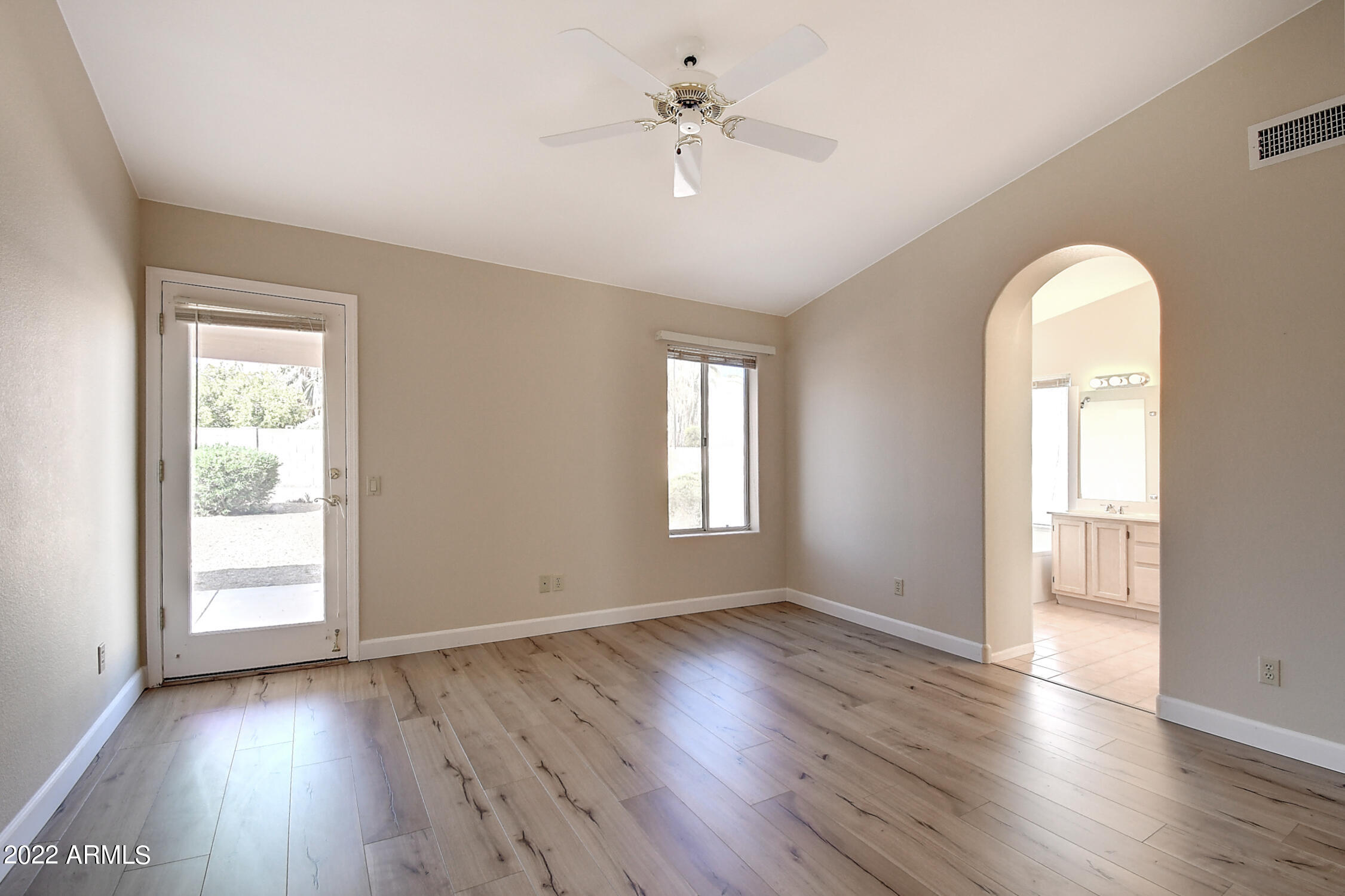 16205 E GLENPOINT Drive