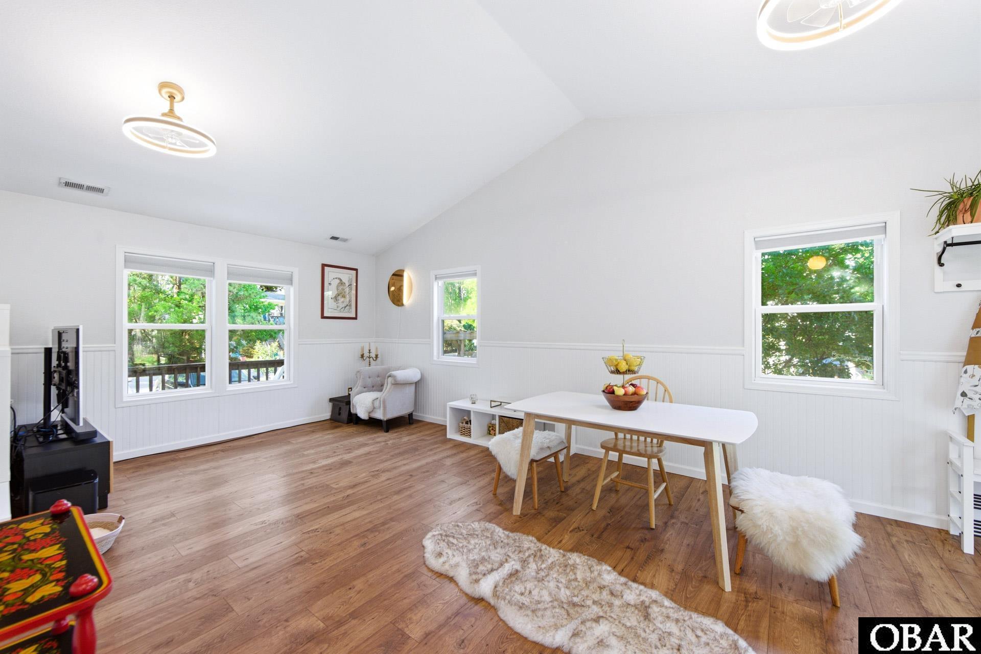 903 W Holly Street