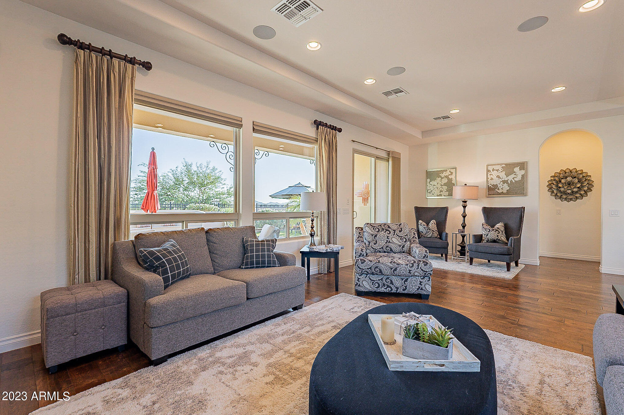 1303 E COPPER Hollow