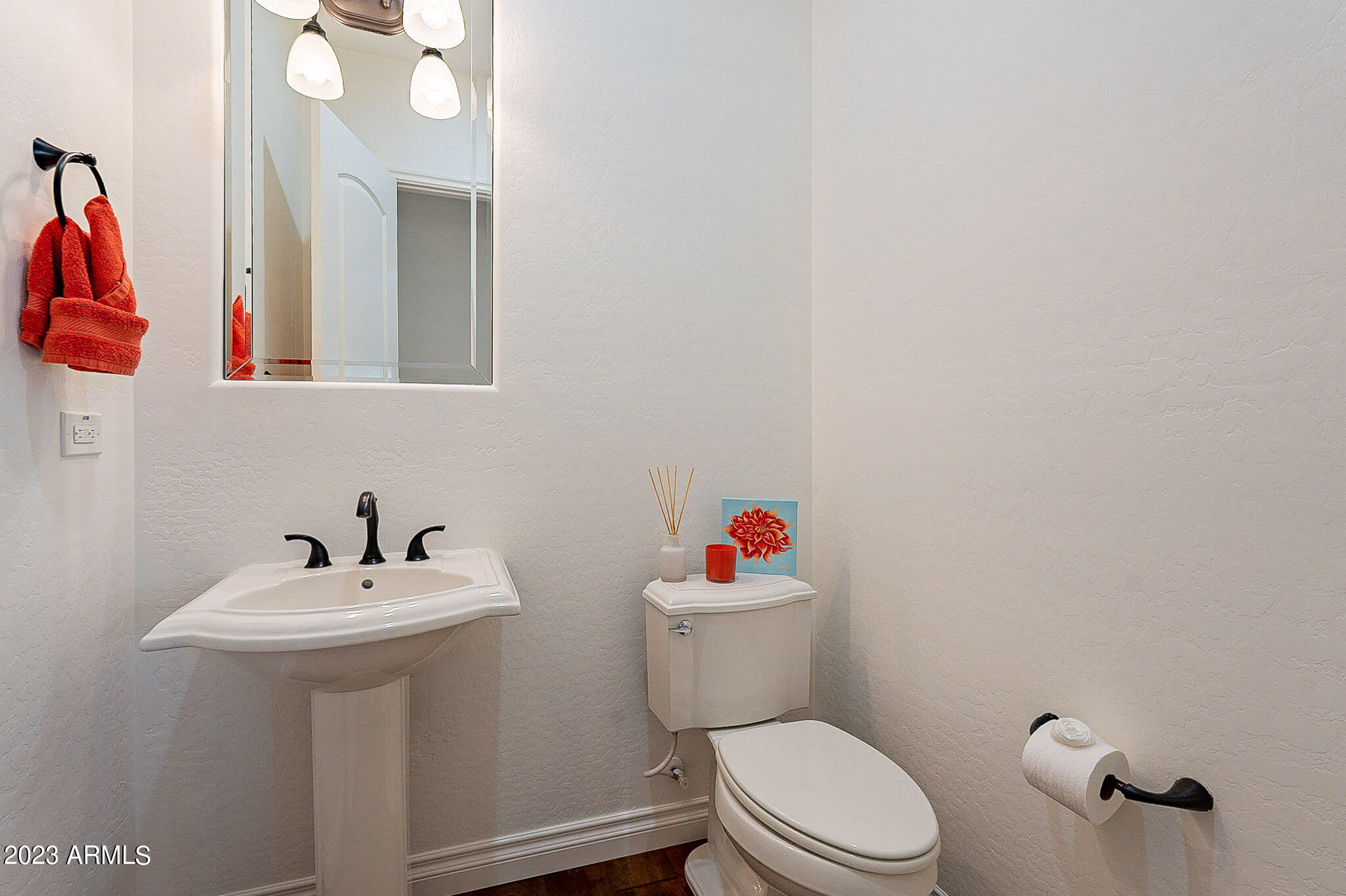 1303 E COPPER Hollow