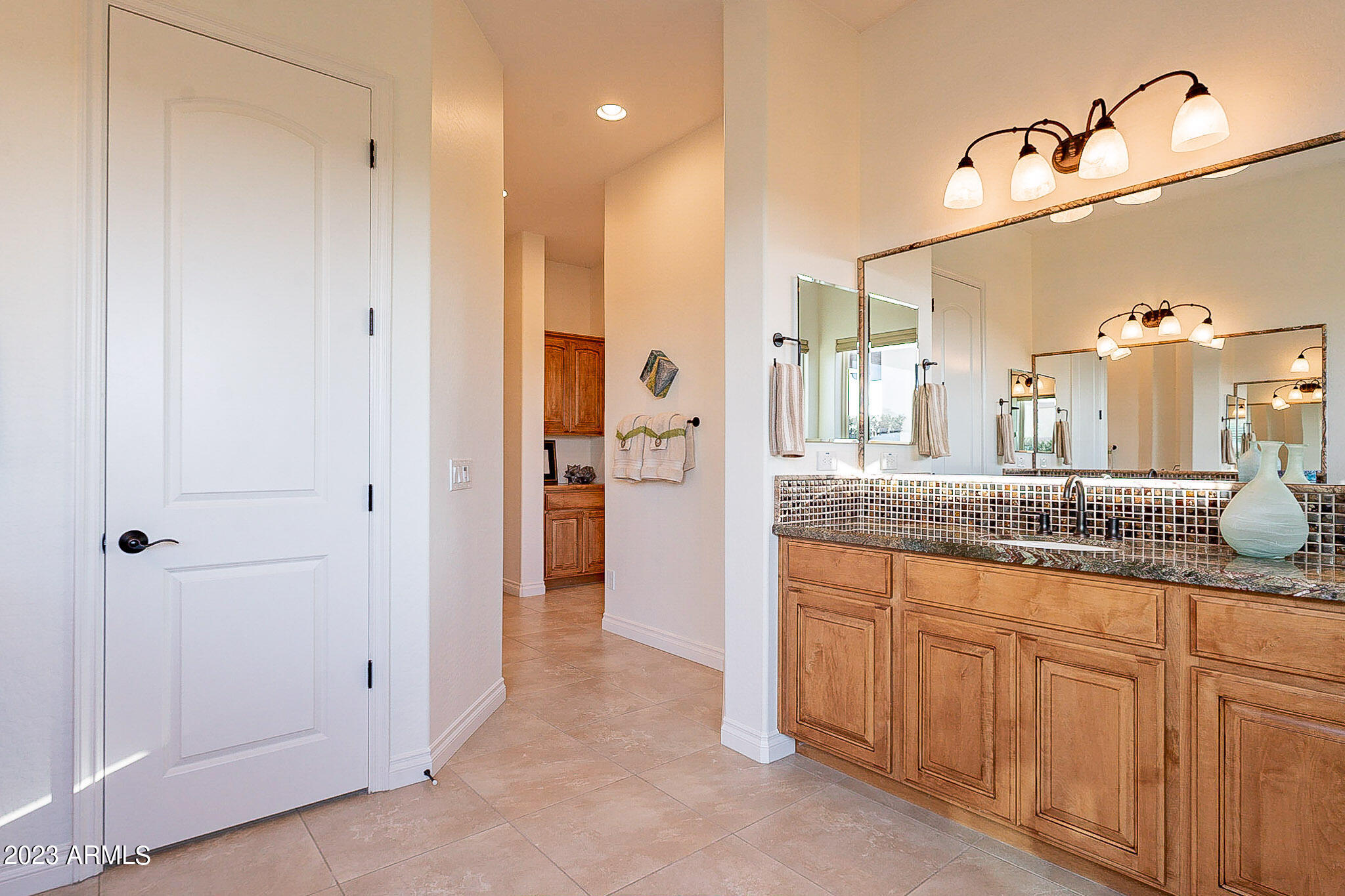 1303 E COPPER Hollow