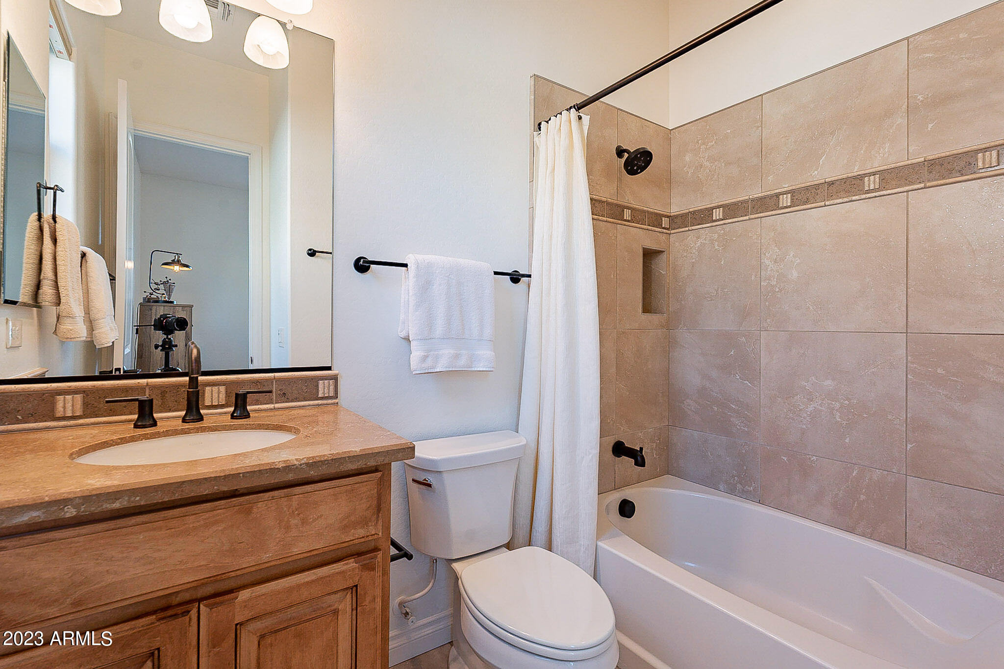 1303 E COPPER Hollow