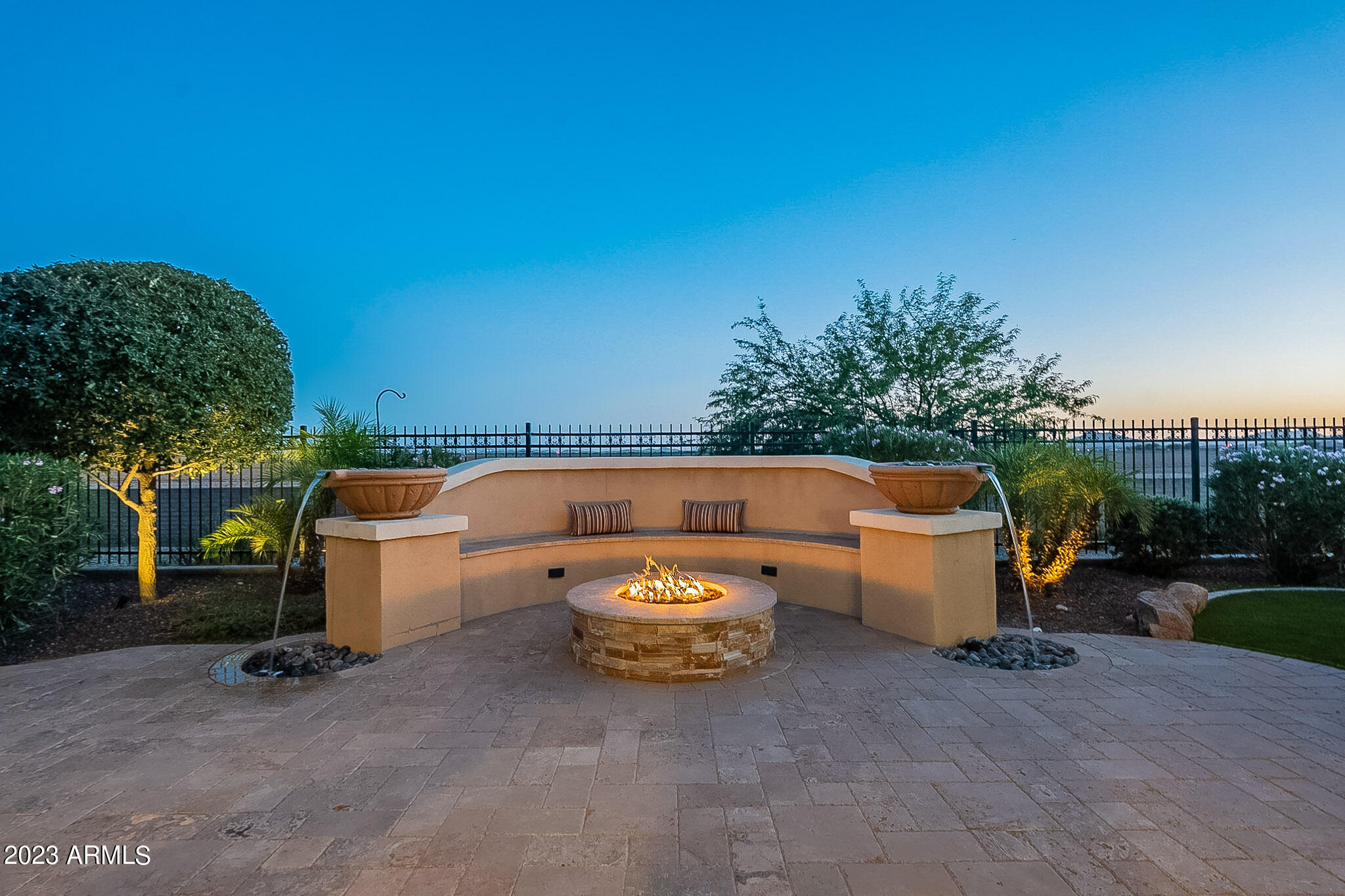 1303 E COPPER Hollow