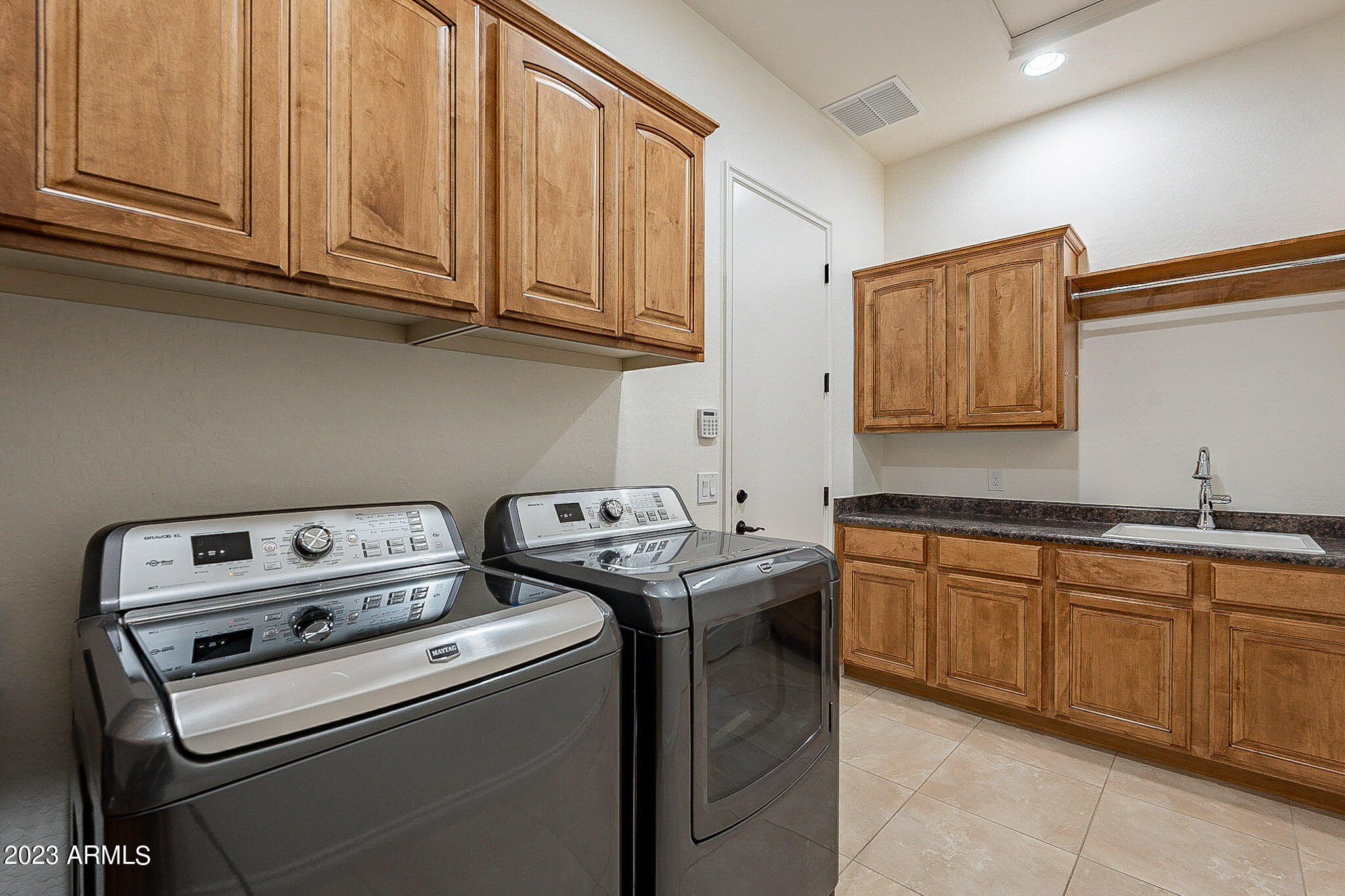 1303 E COPPER Hollow