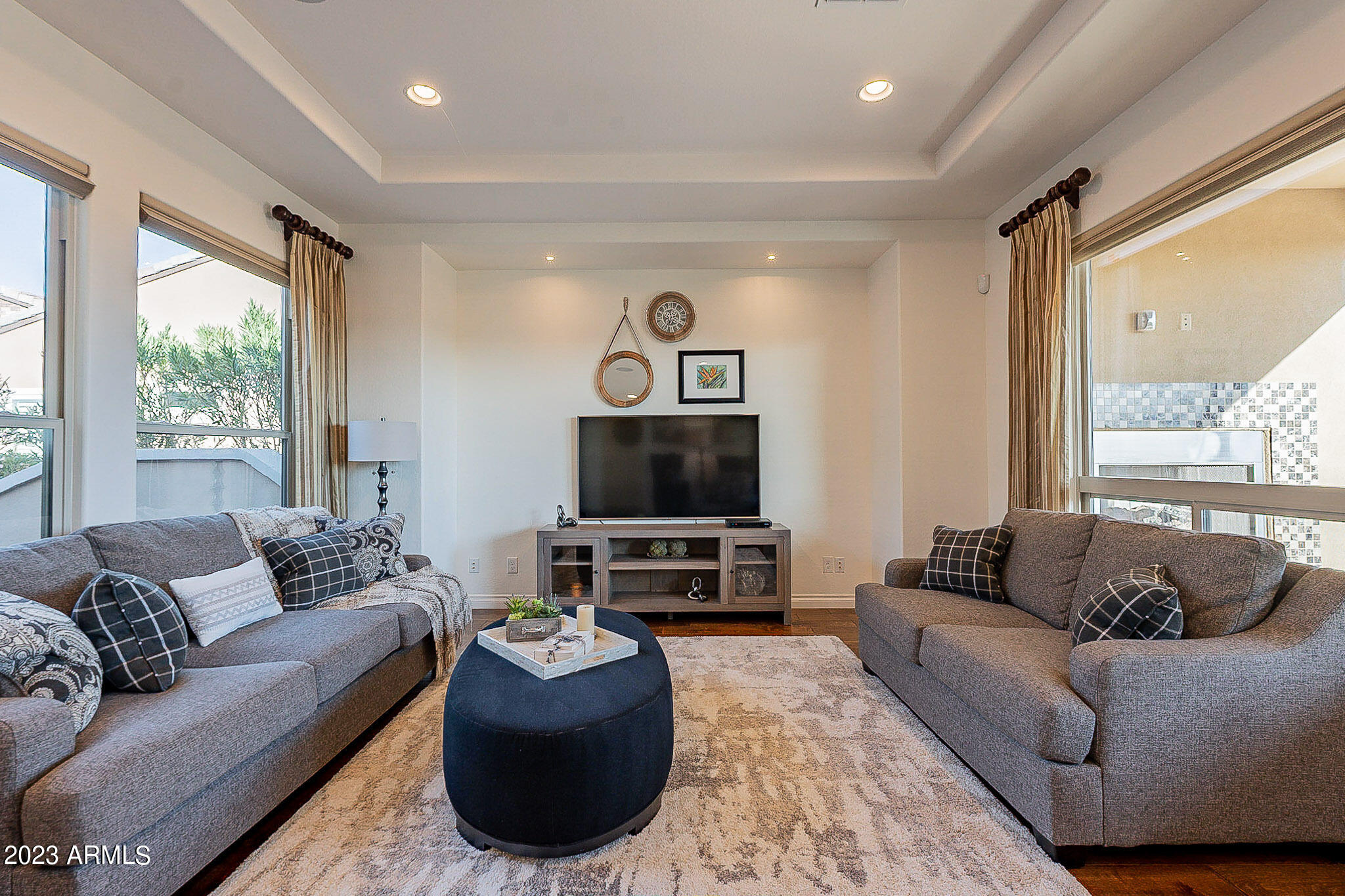 1303 E COPPER Hollow