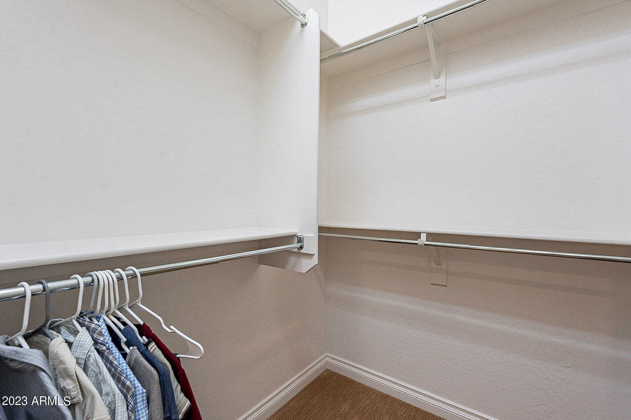 1303 E COPPER Hollow