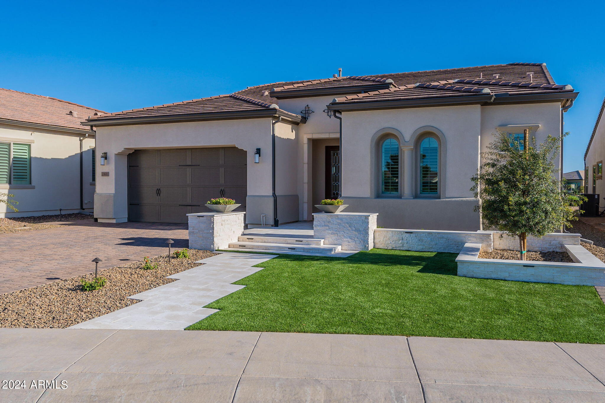 261 E BRACCIANO Avenue