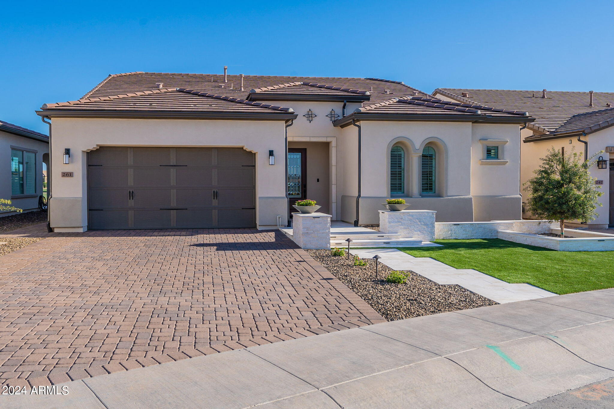 261 E BRACCIANO Avenue