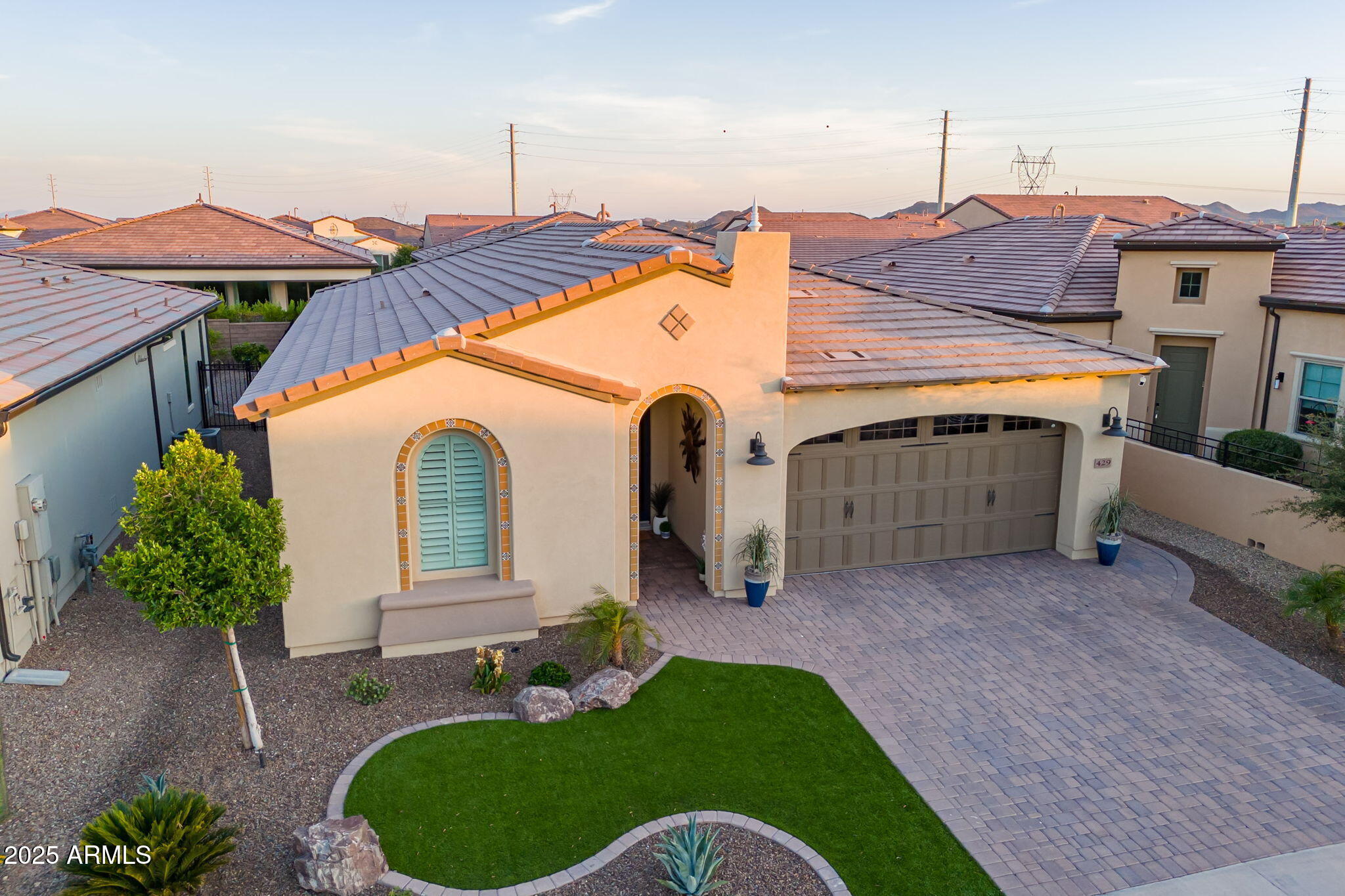 429 E VETERANS Way