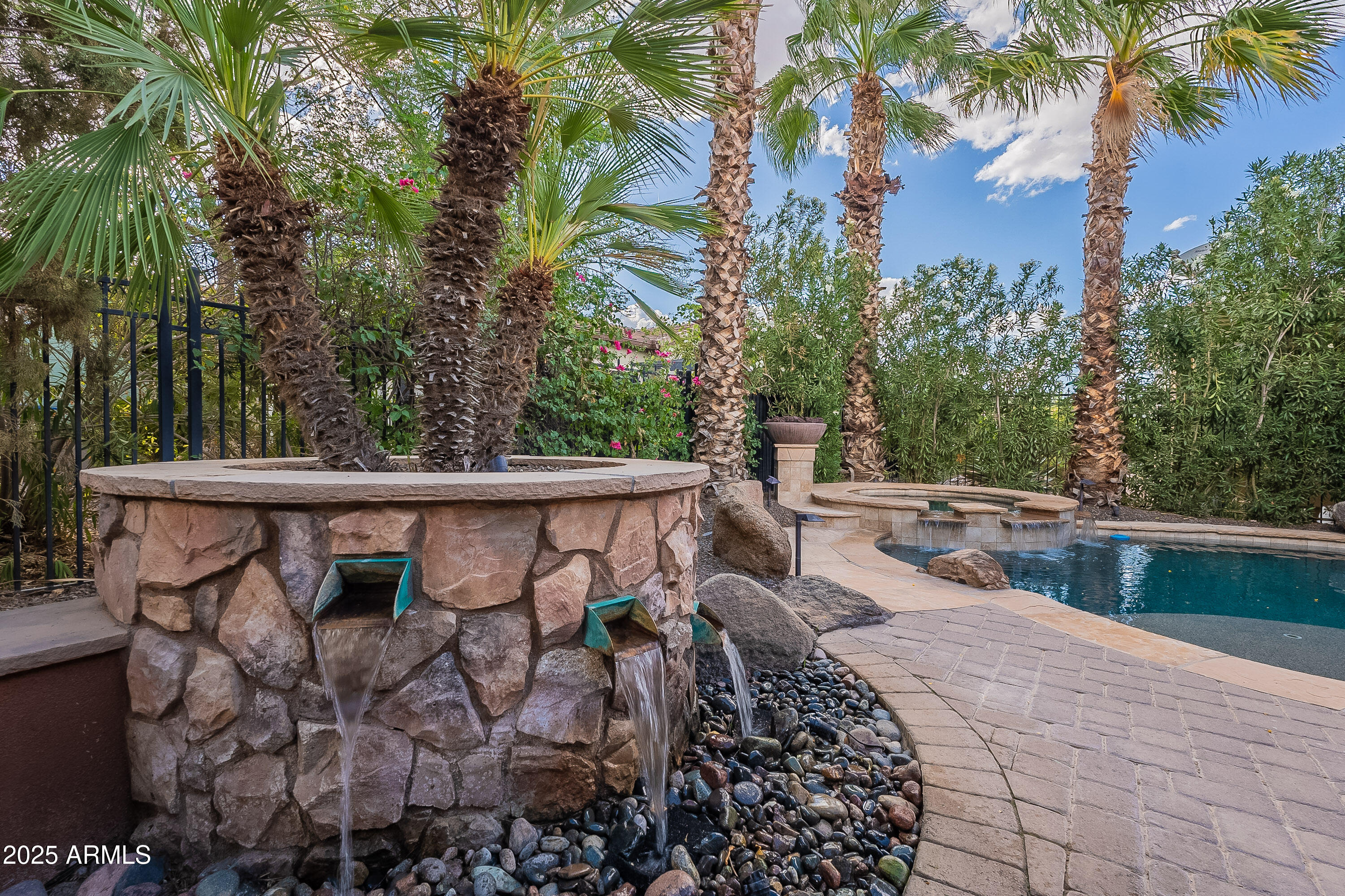 1563 E ARTEMIS Trail