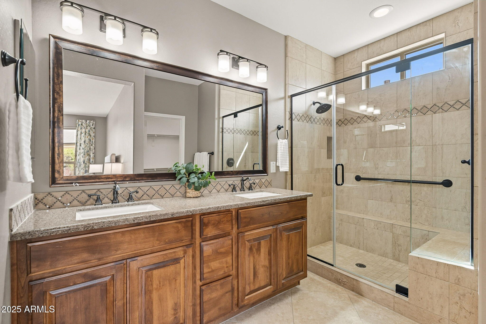 1518 E COPPER Hollow