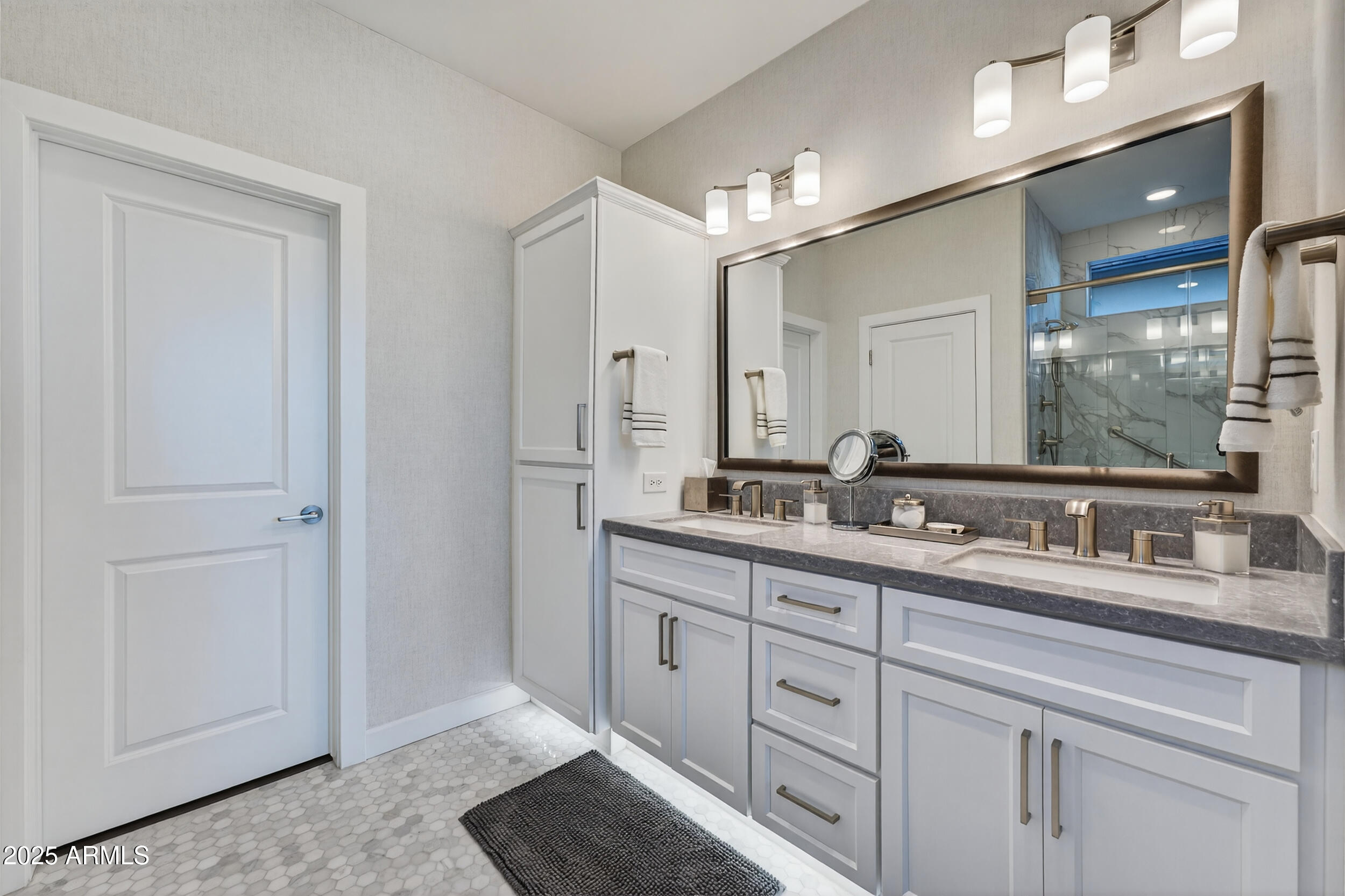 374 E BRACCIANO Avenue