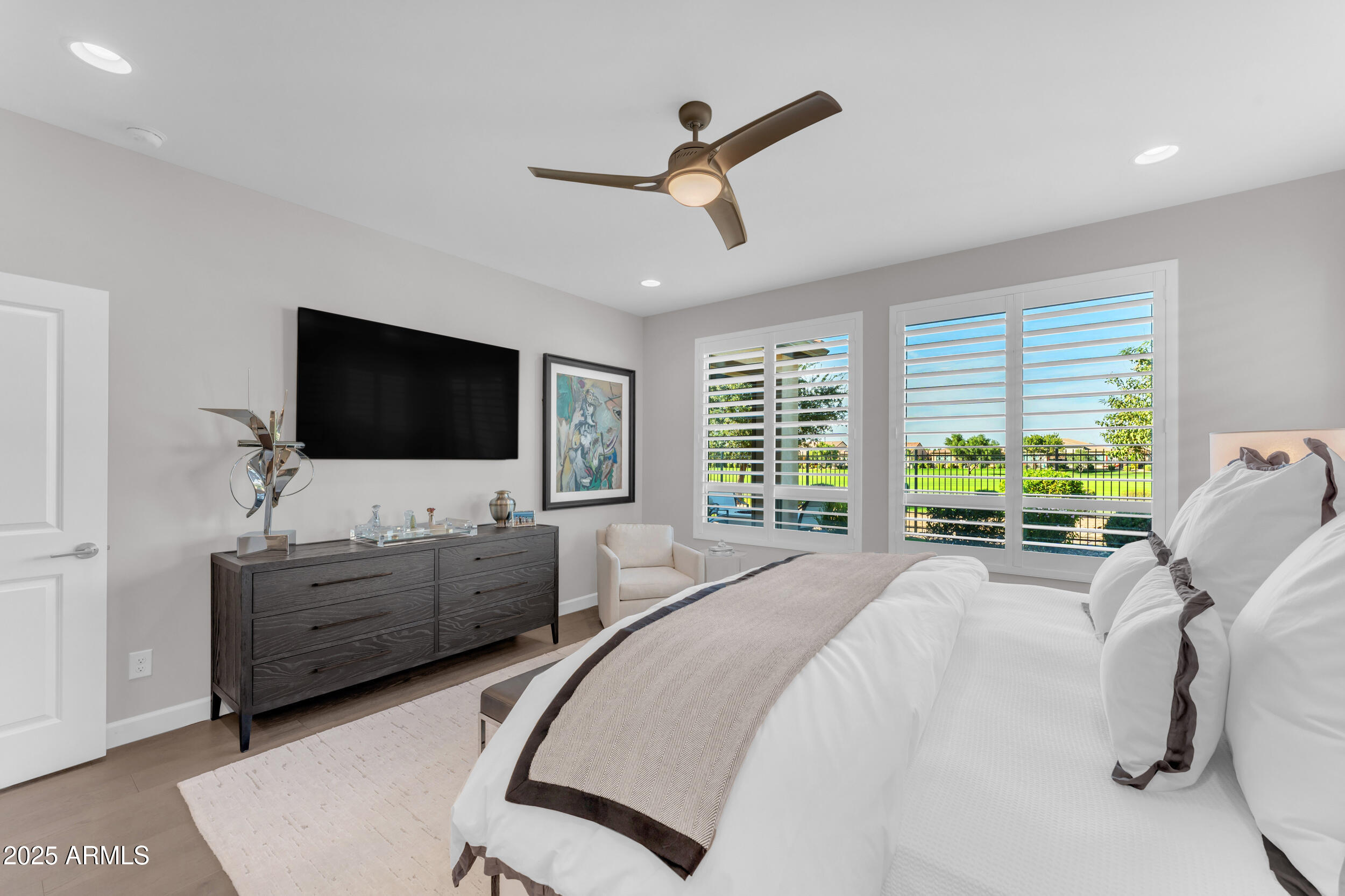 374 E BRACCIANO Avenue