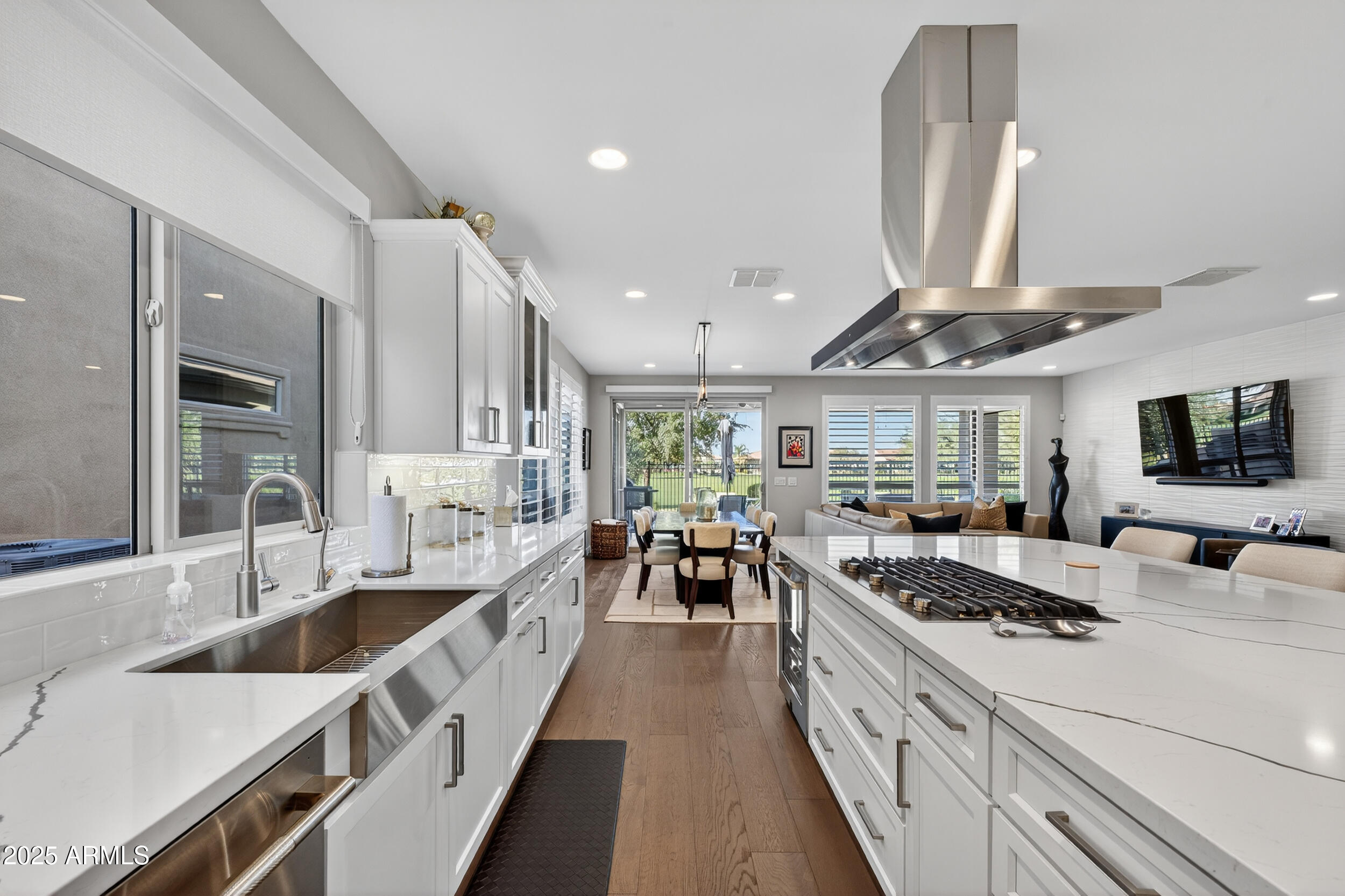 374 E BRACCIANO Avenue