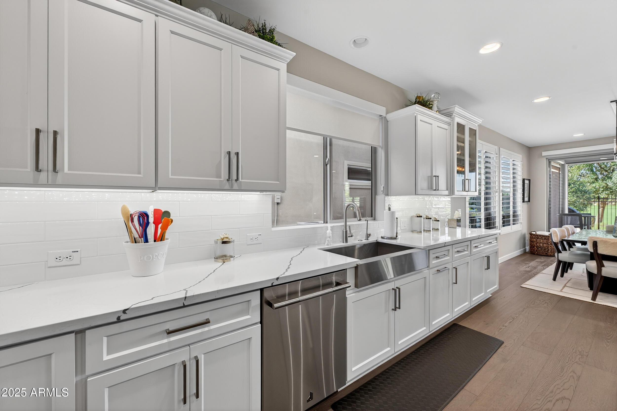 374 E BRACCIANO Avenue