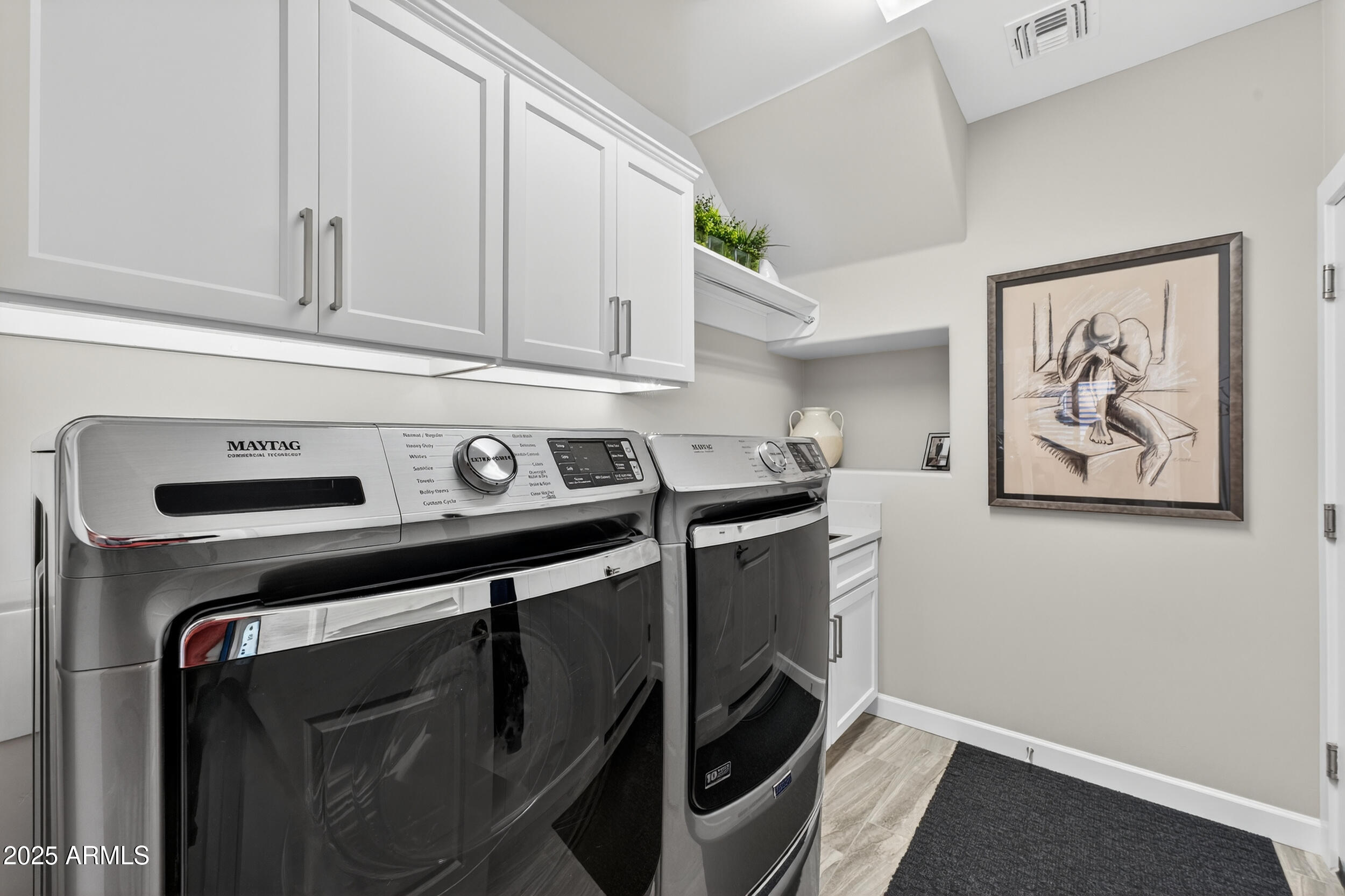 374 E BRACCIANO Avenue