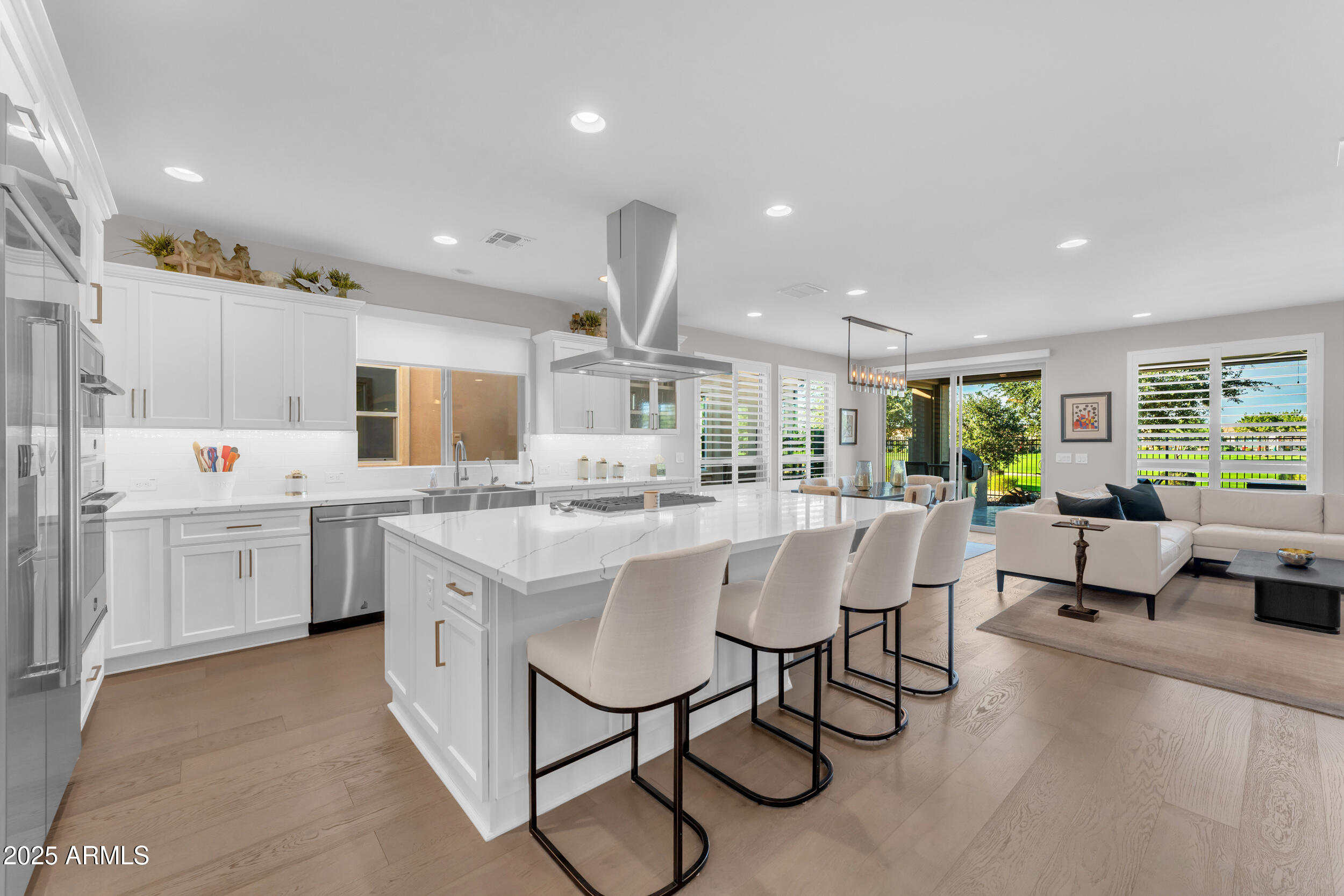 374 E BRACCIANO Avenue