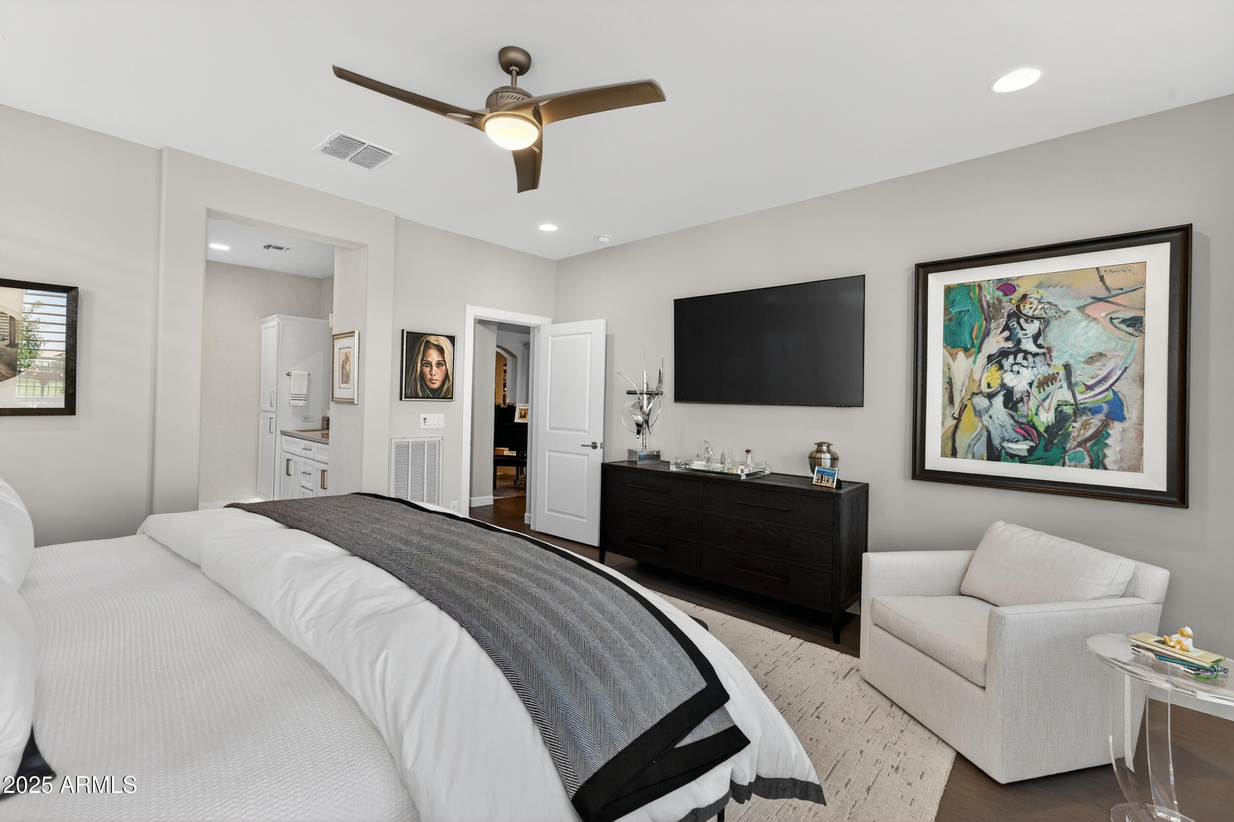 374 E BRACCIANO Avenue