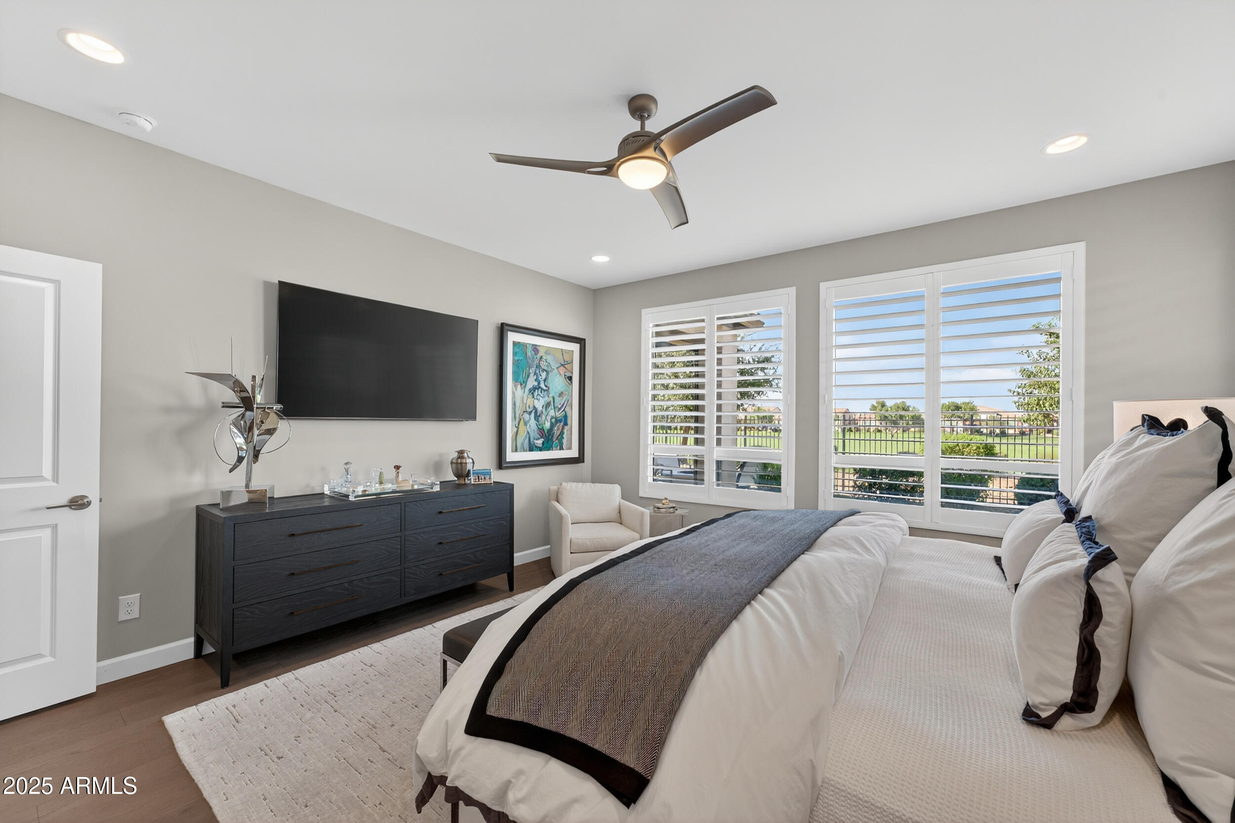 374 E BRACCIANO Avenue