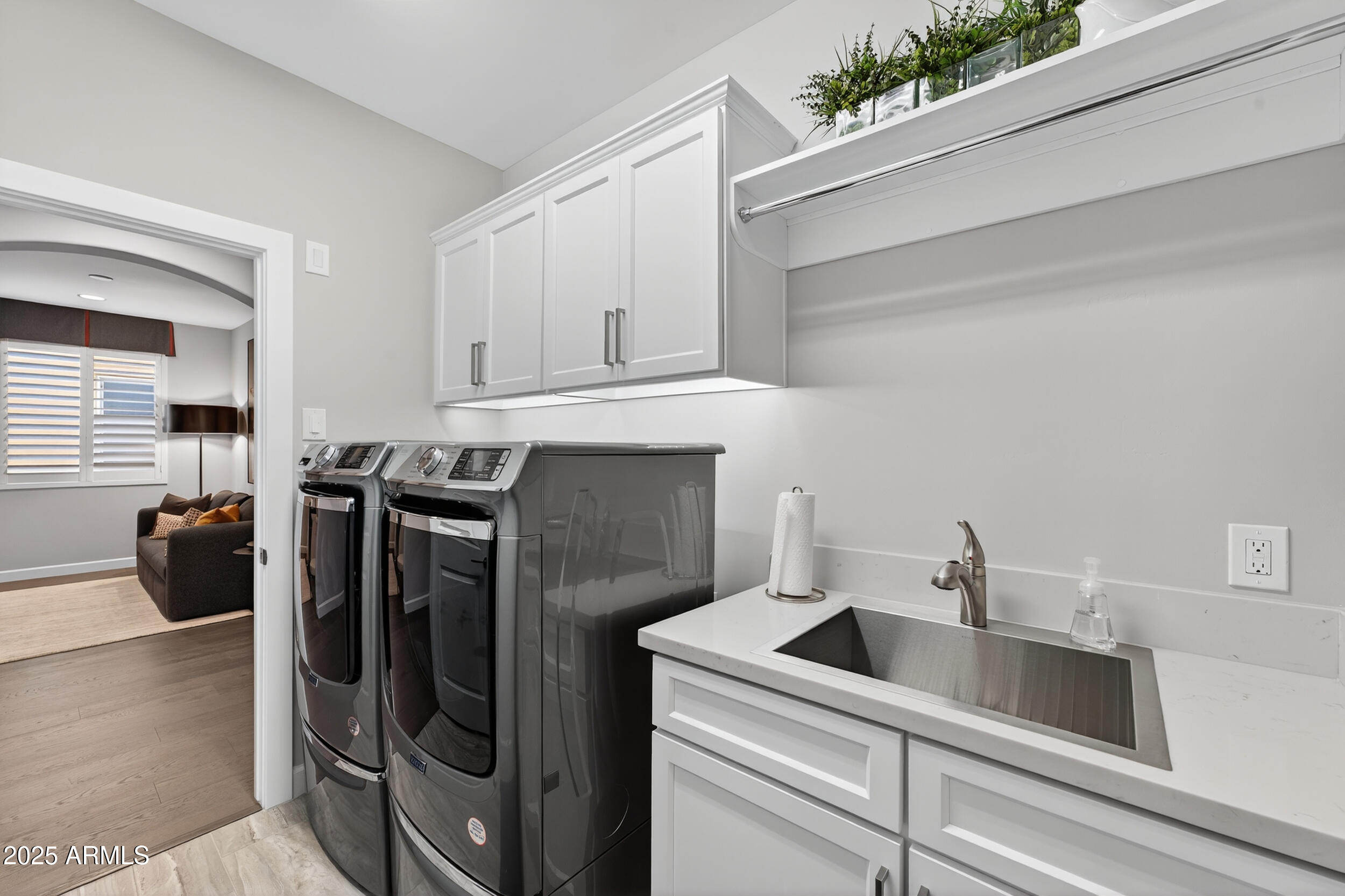 374 E BRACCIANO Avenue