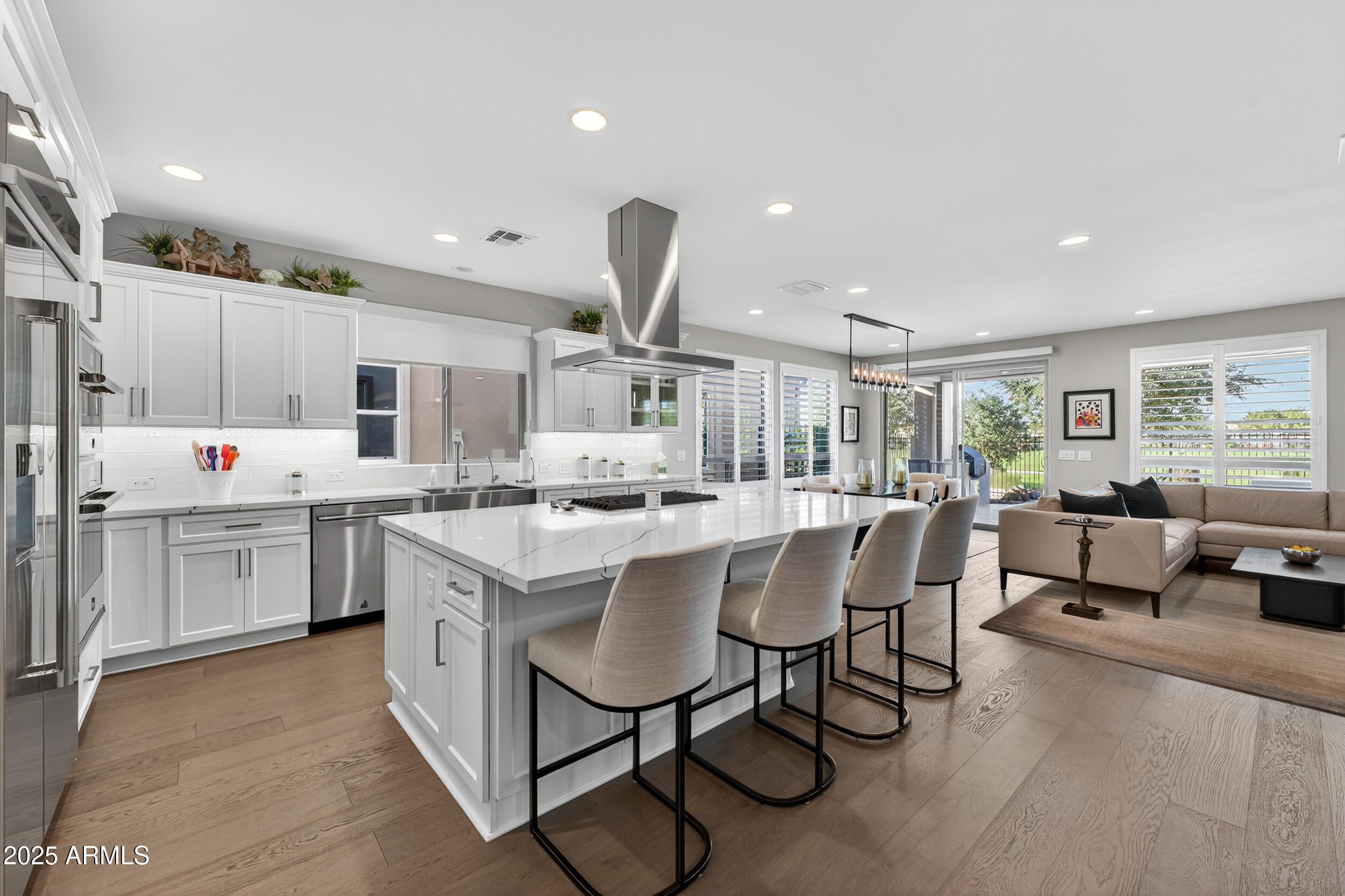 374 E BRACCIANO Avenue