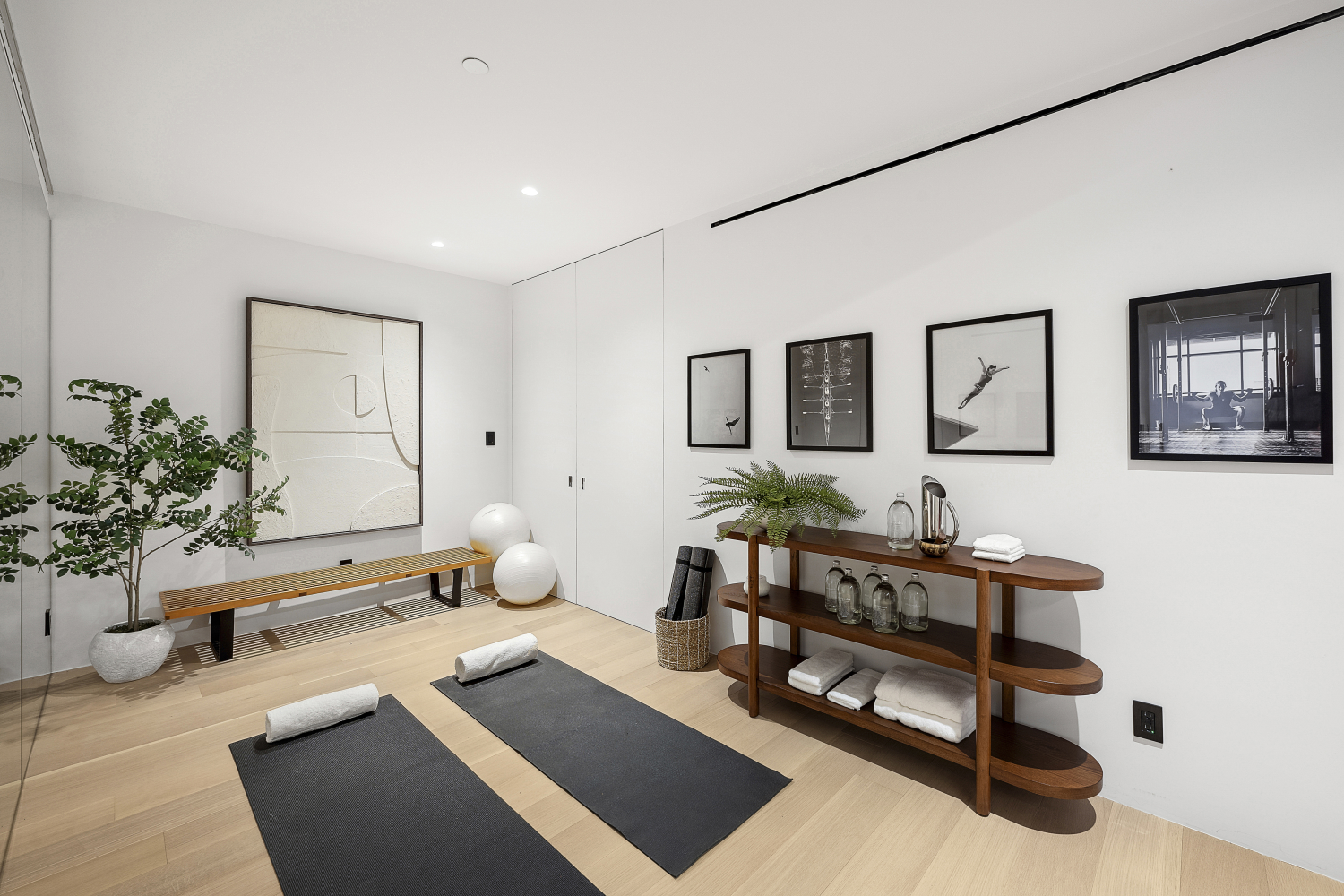 217 W 20TH Street