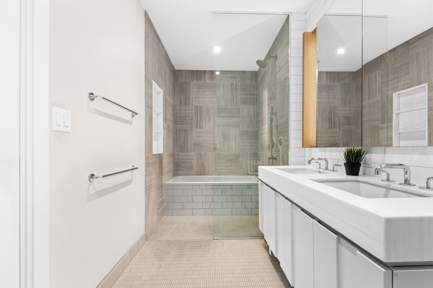 22-18 JACKSON Avenue 208