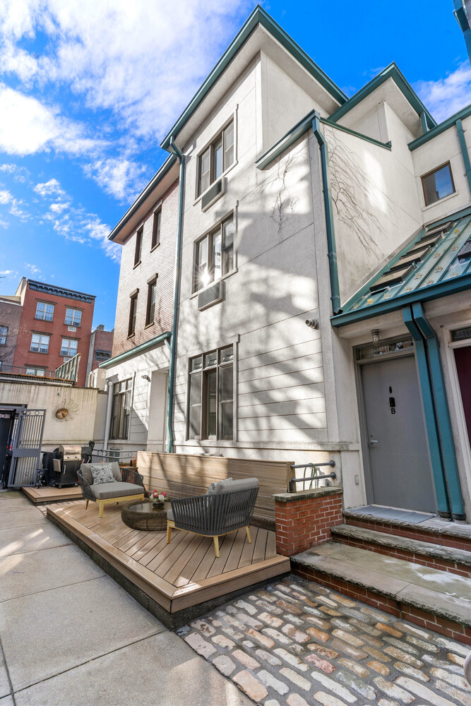 129B DEGRAW Street