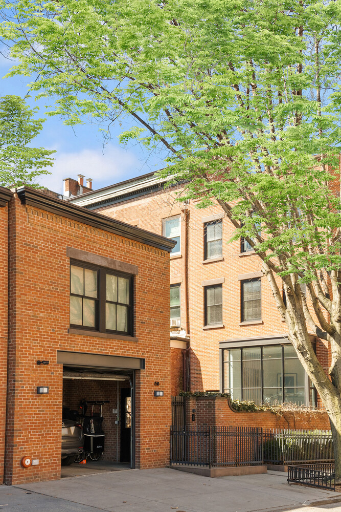 435 HENRY Street
