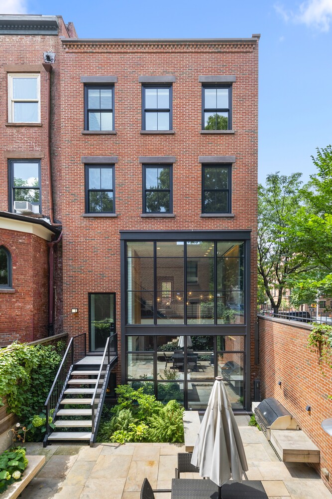 435 HENRY Street