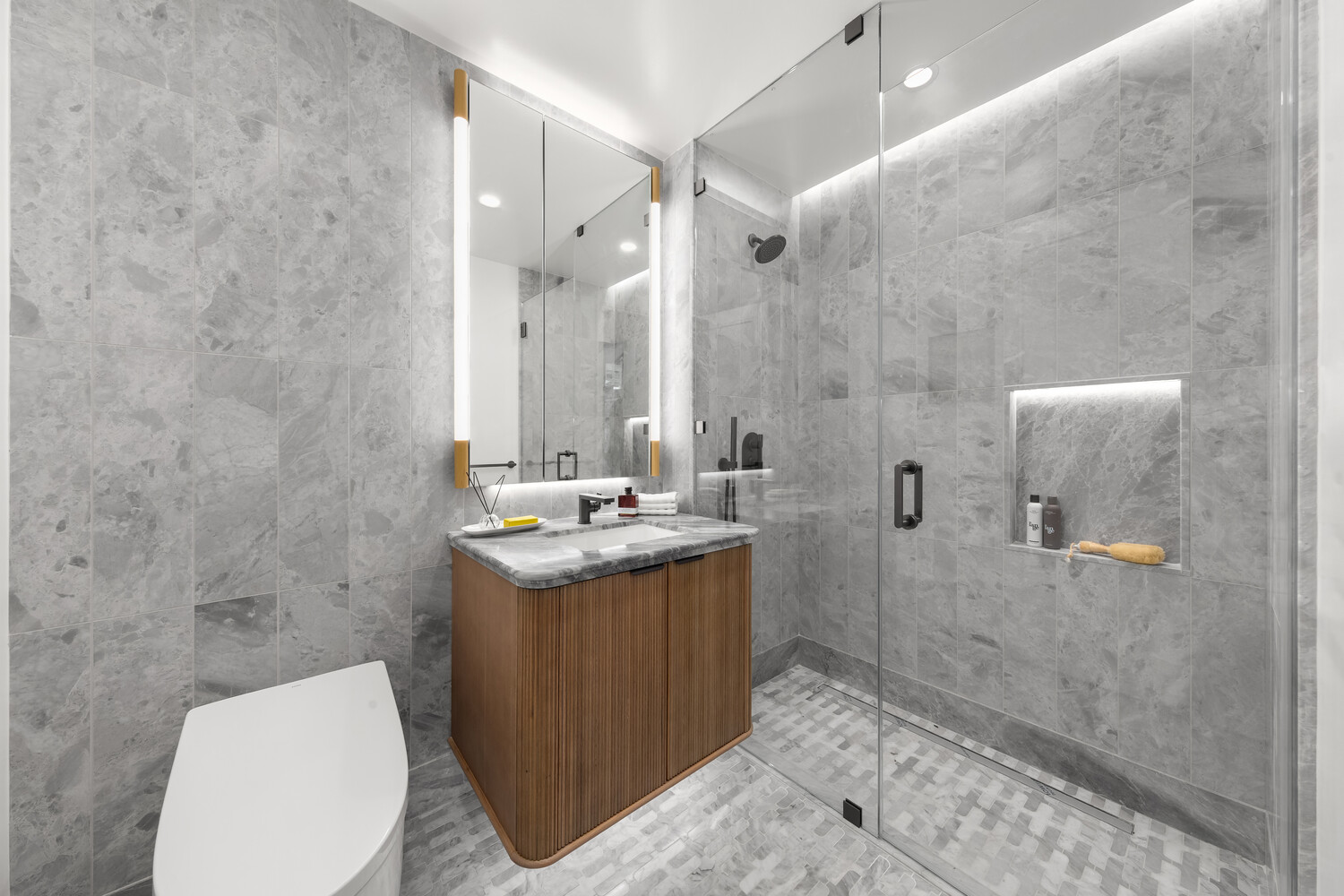 400 W 38TH Street 5DN