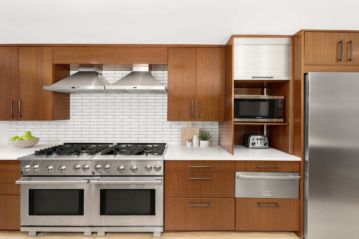 506 E 87TH Street