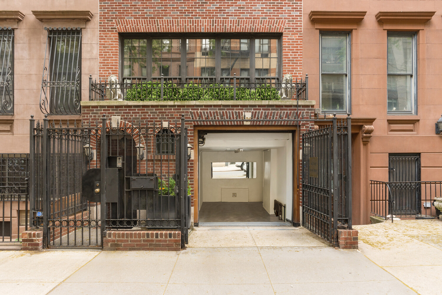506 E 87TH Street