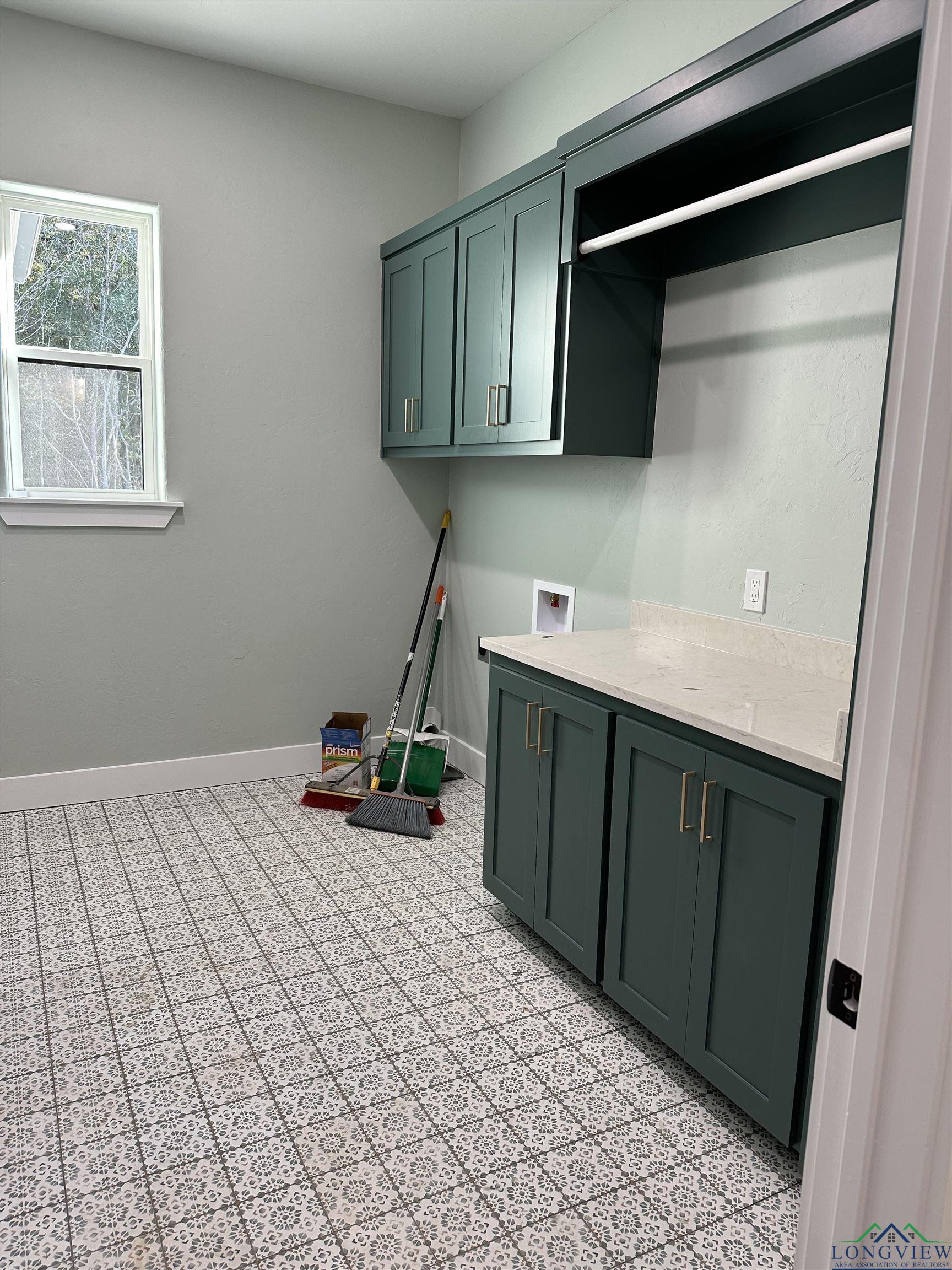 225 Thorn Briar