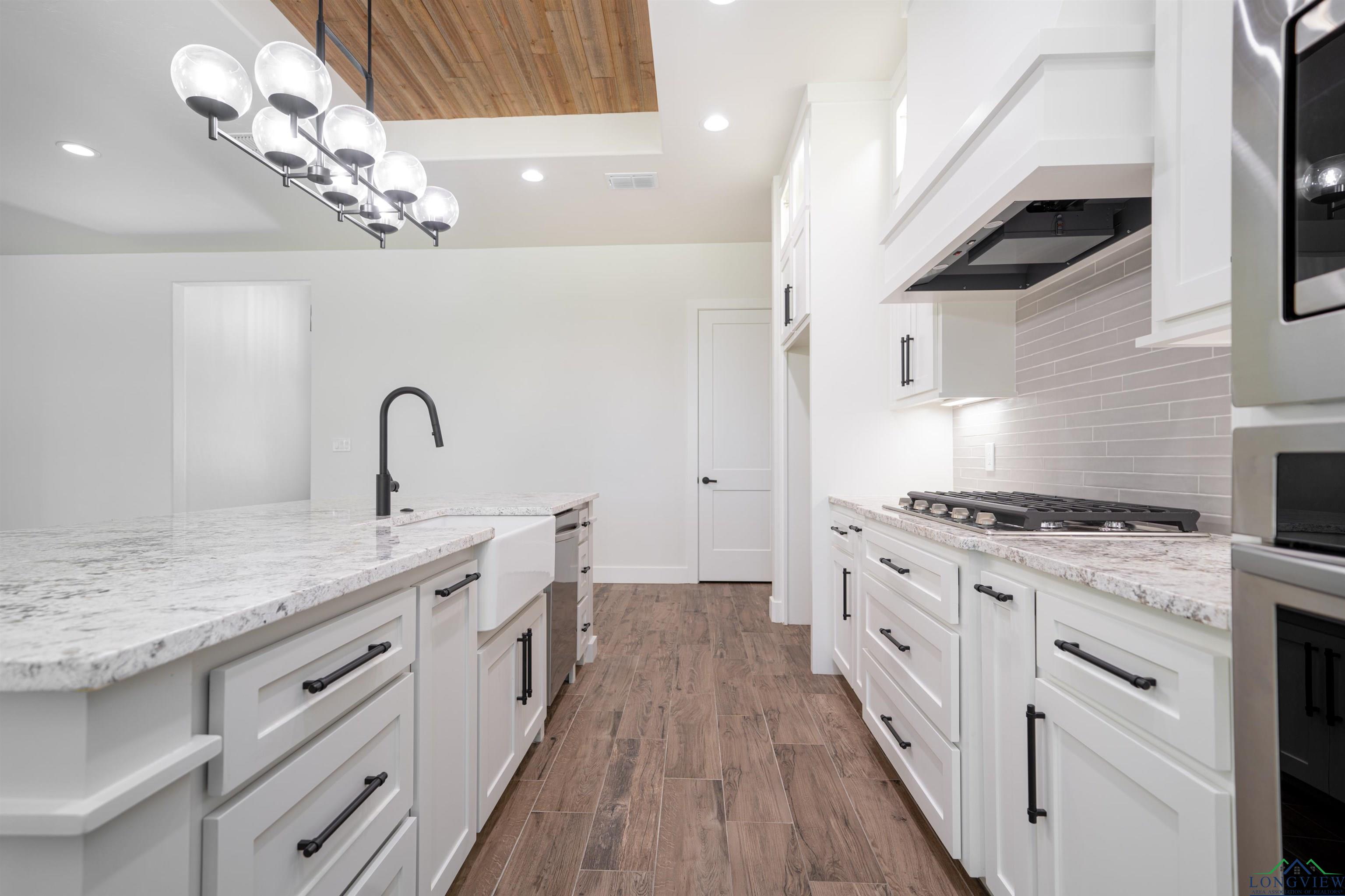 105 Thorn Briar
