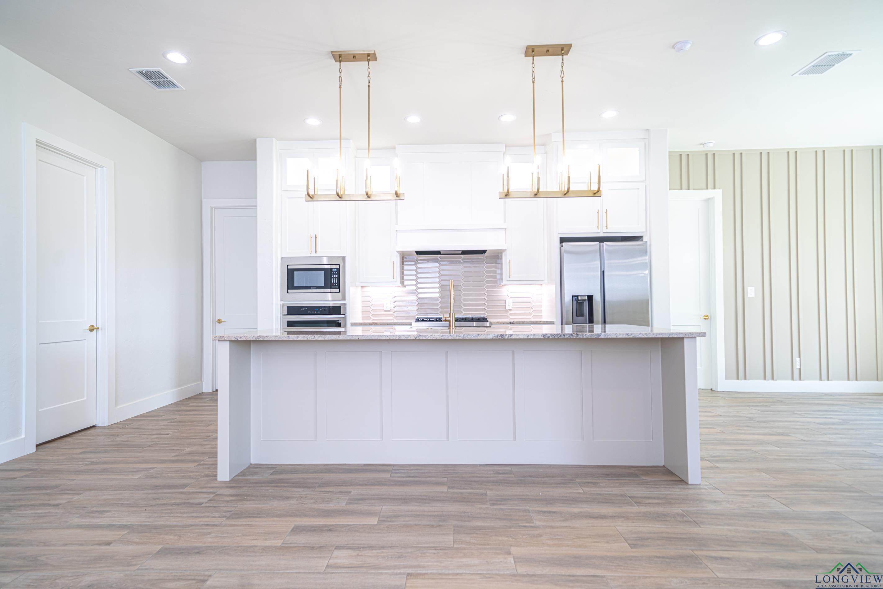 204 Thorn Briar
