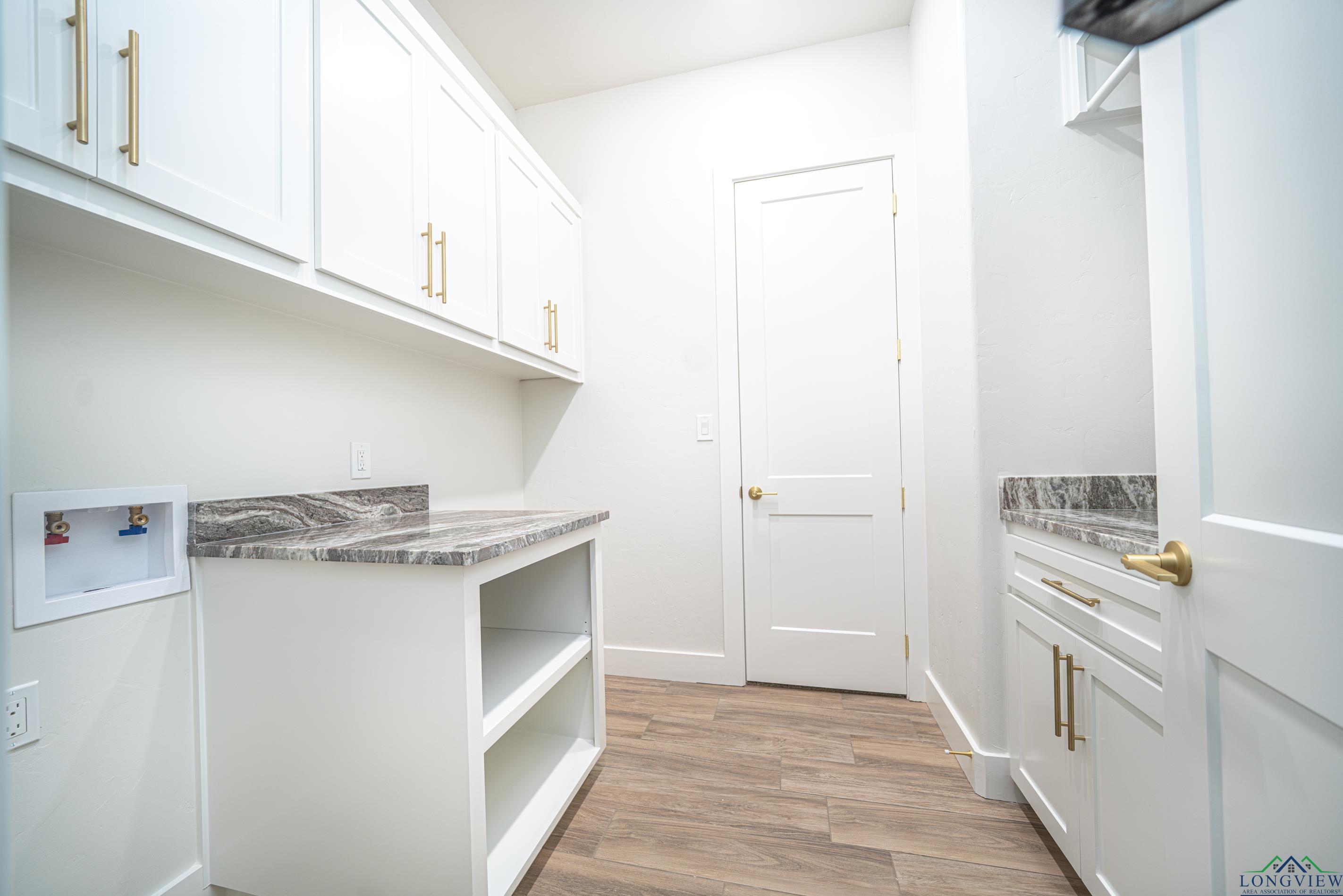 204 Thorn Briar