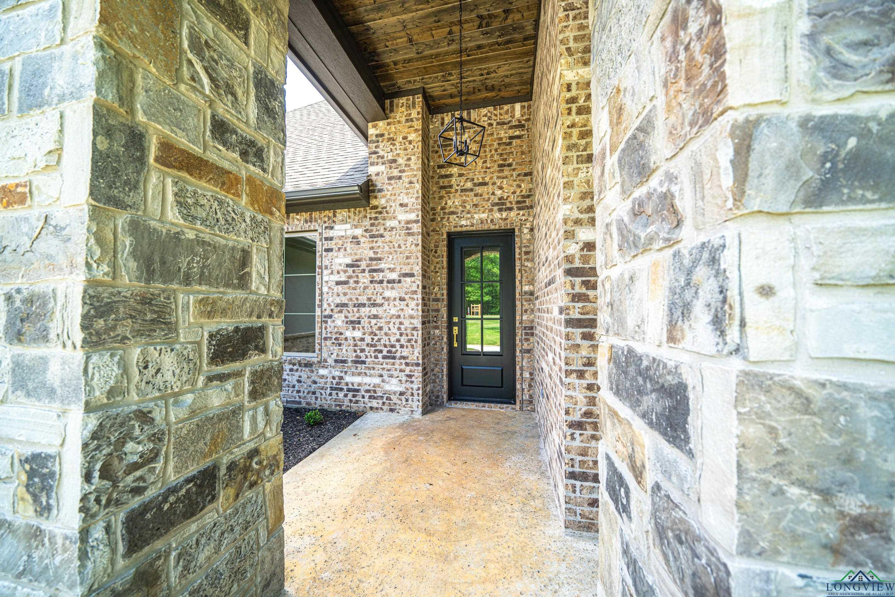 204 Thorn Briar