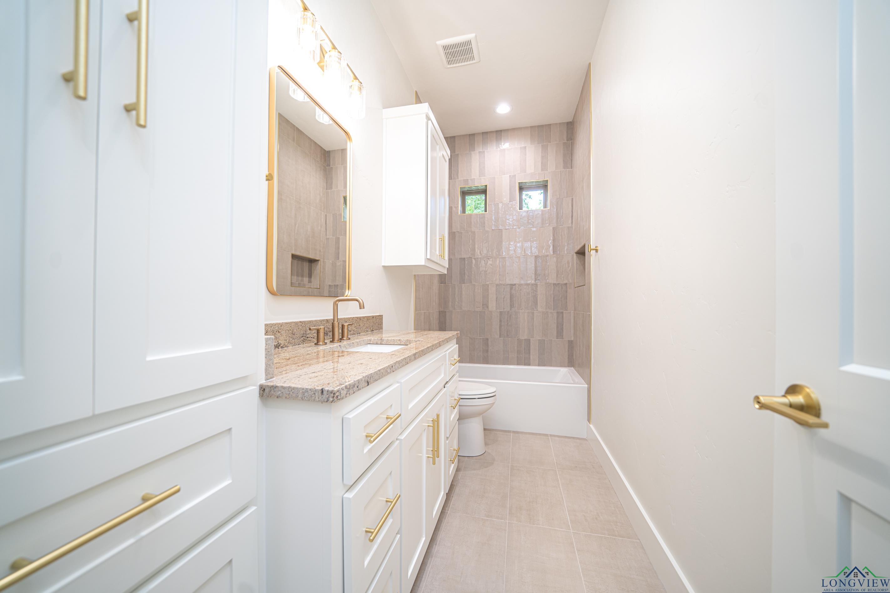 204 Thorn Briar