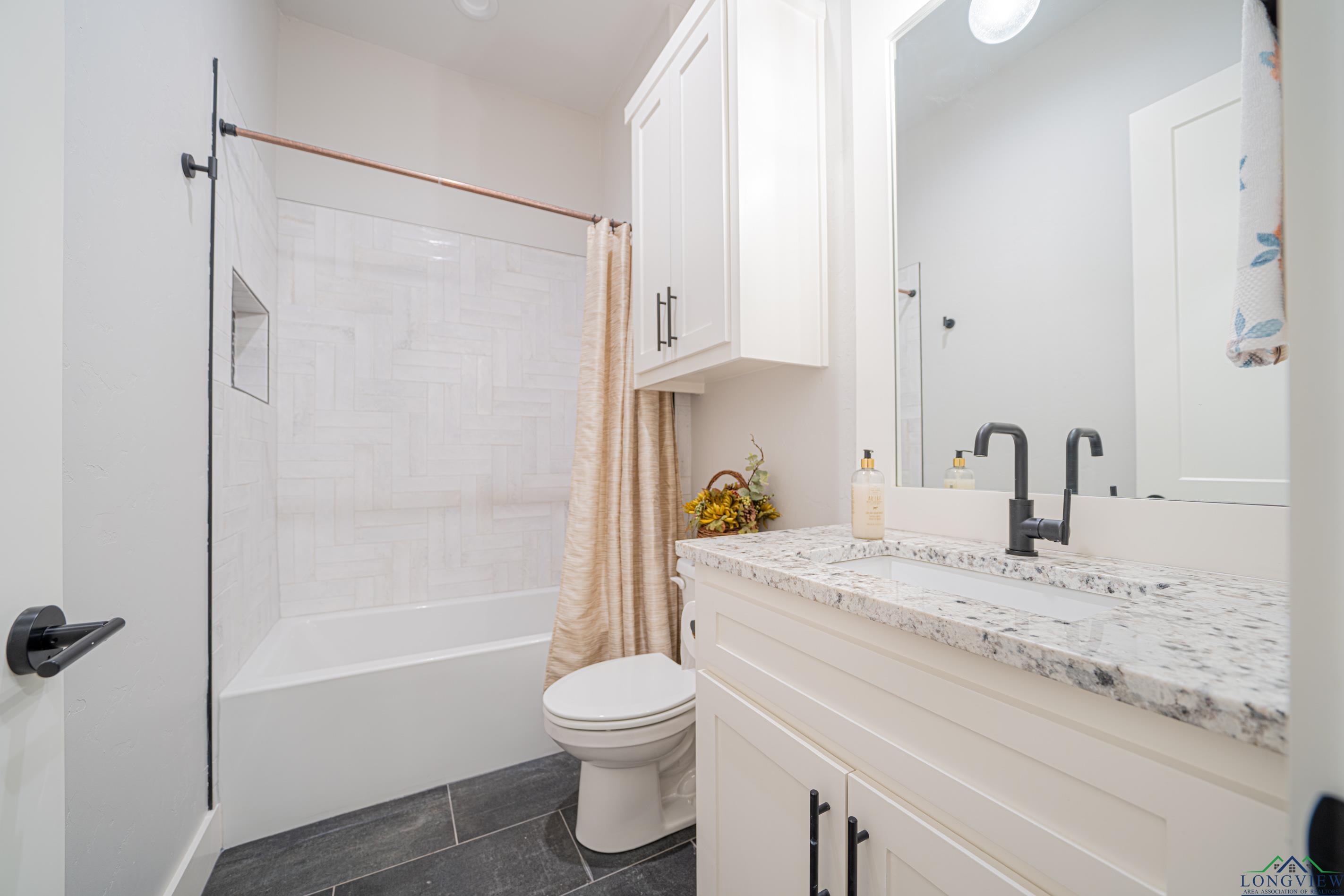 3915 Hidden Hills Cr